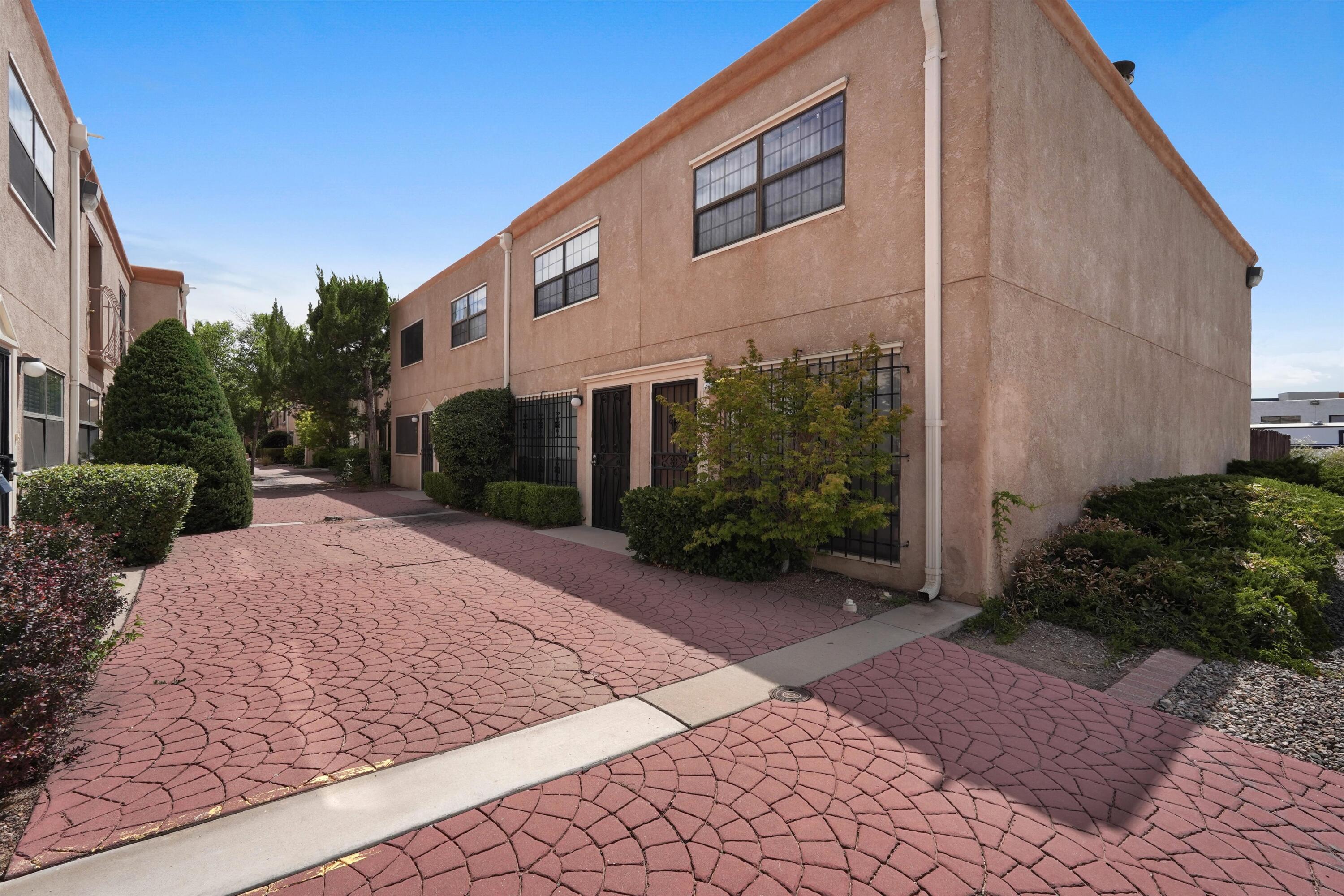 Photo 8 — 6041 Sequoia Road NW D14