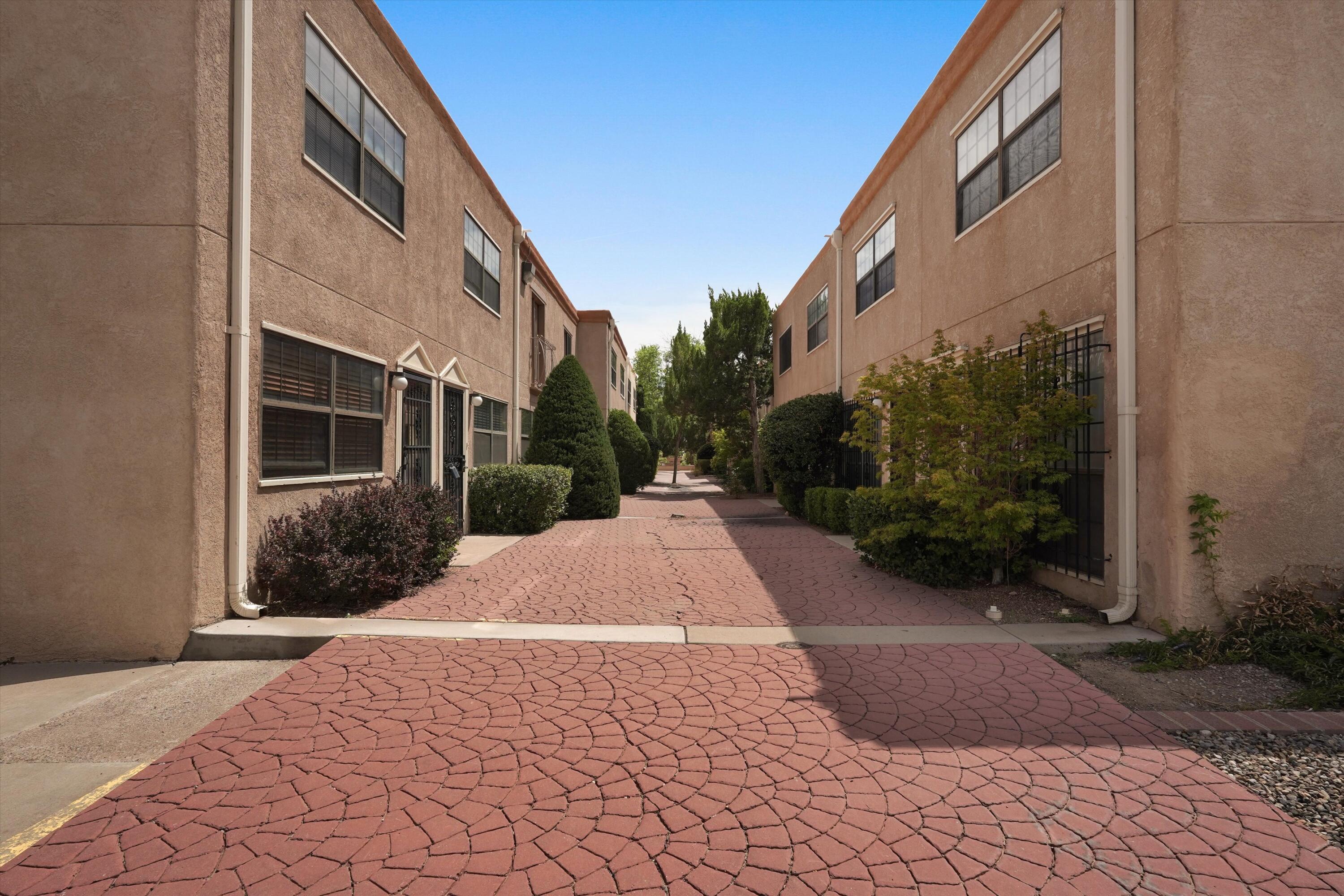Photo 9 — 6041 Sequoia Road NW D14