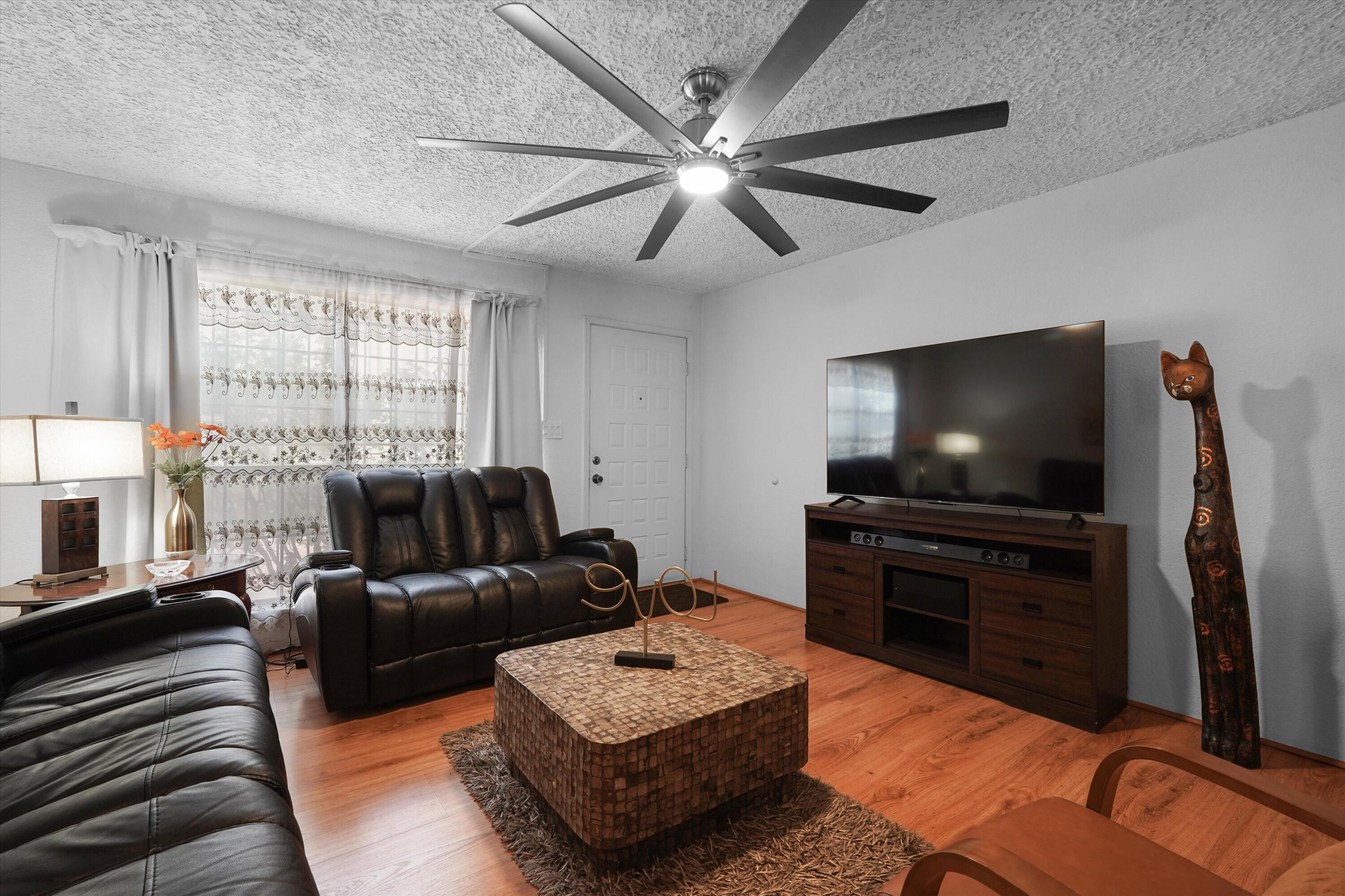 Photo 12 — 6041 Sequoia Road NW D14