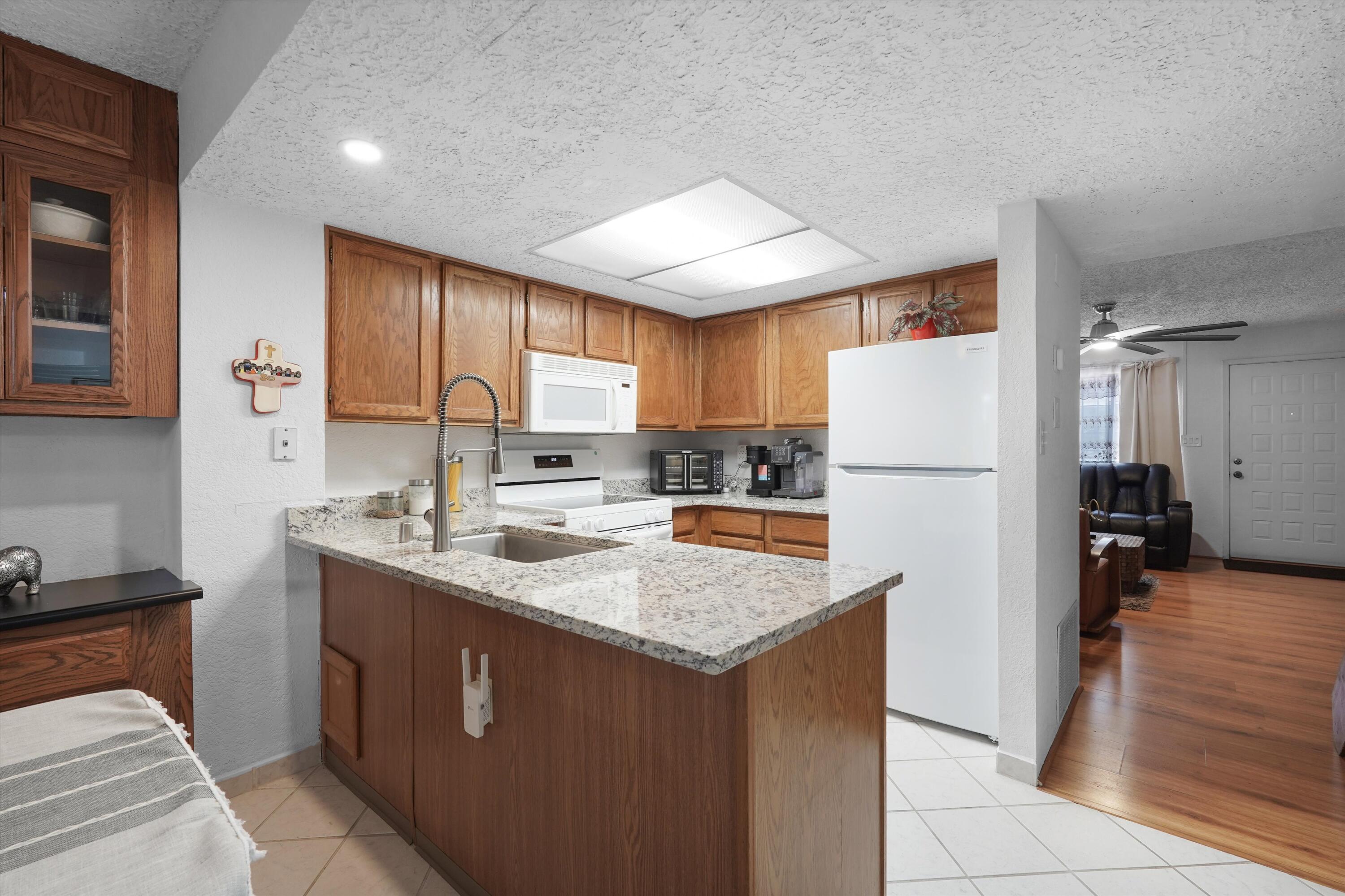 Photo 13 — 6041 Sequoia Road NW D14