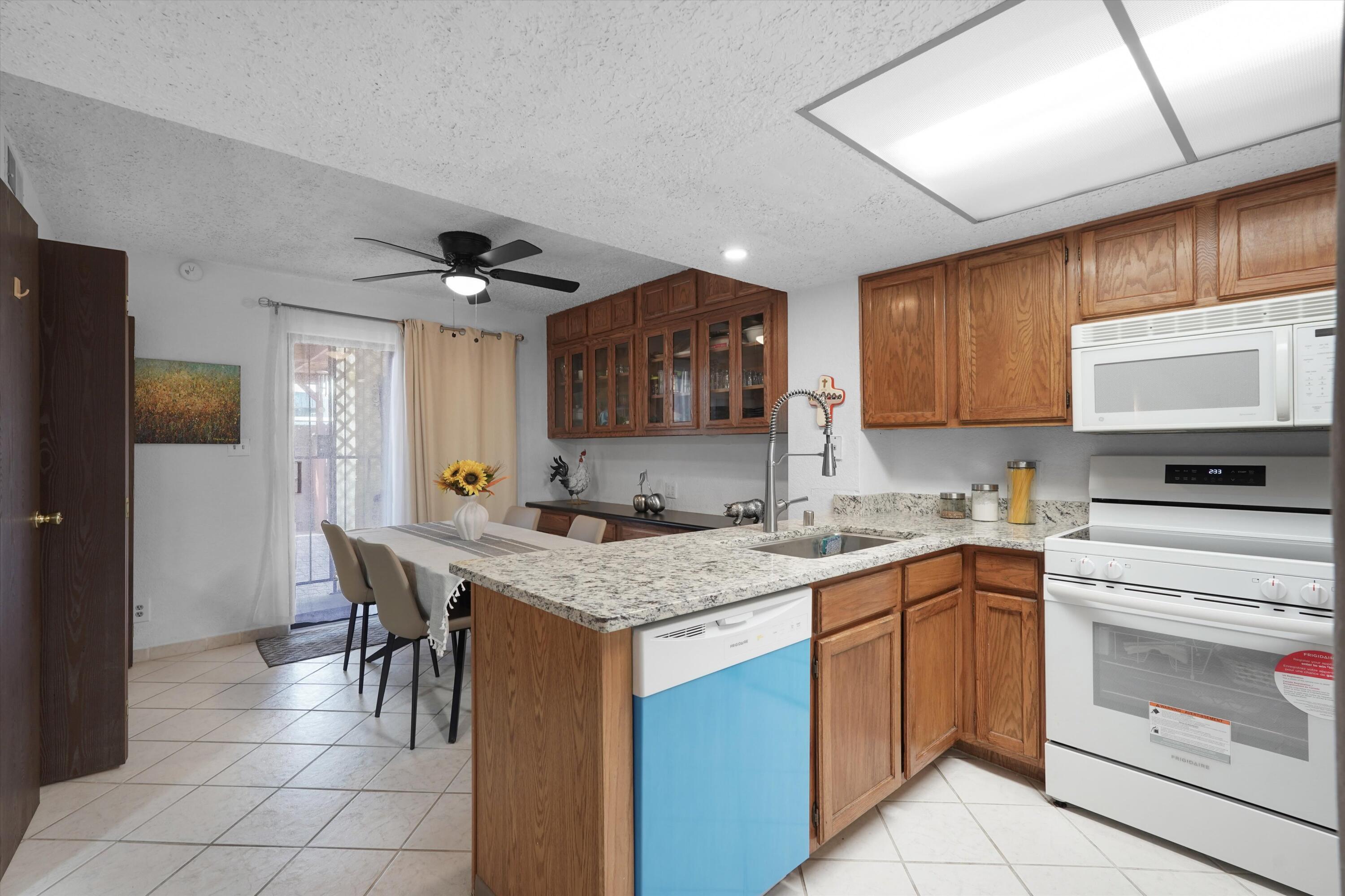 Photo 14 — 6041 Sequoia Road NW D14
