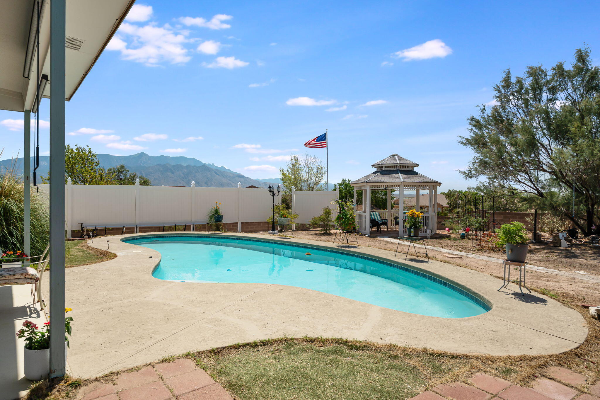 Photo 9 — 7250 Pelona Court NE