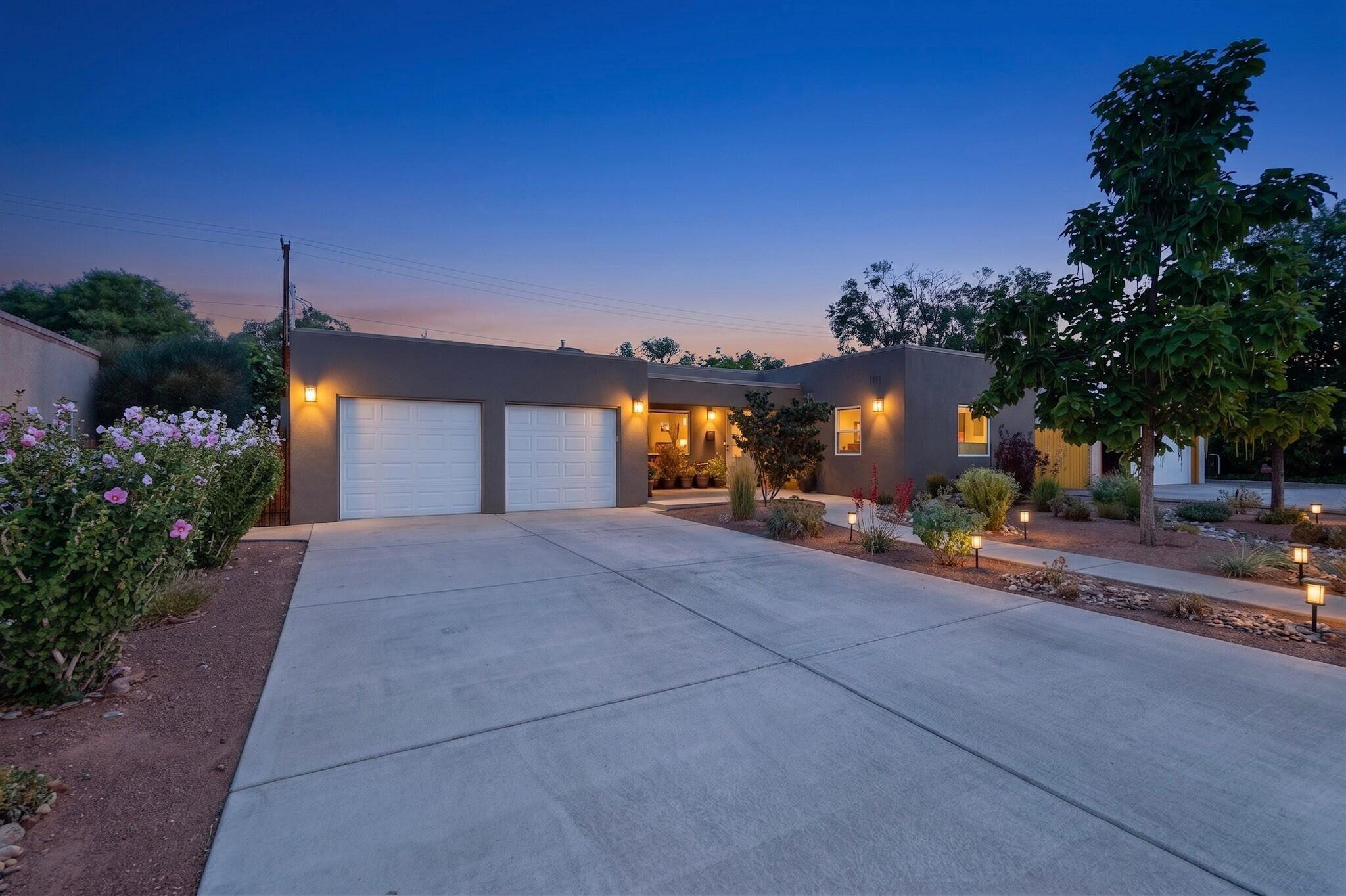 328 Fontana Place NE