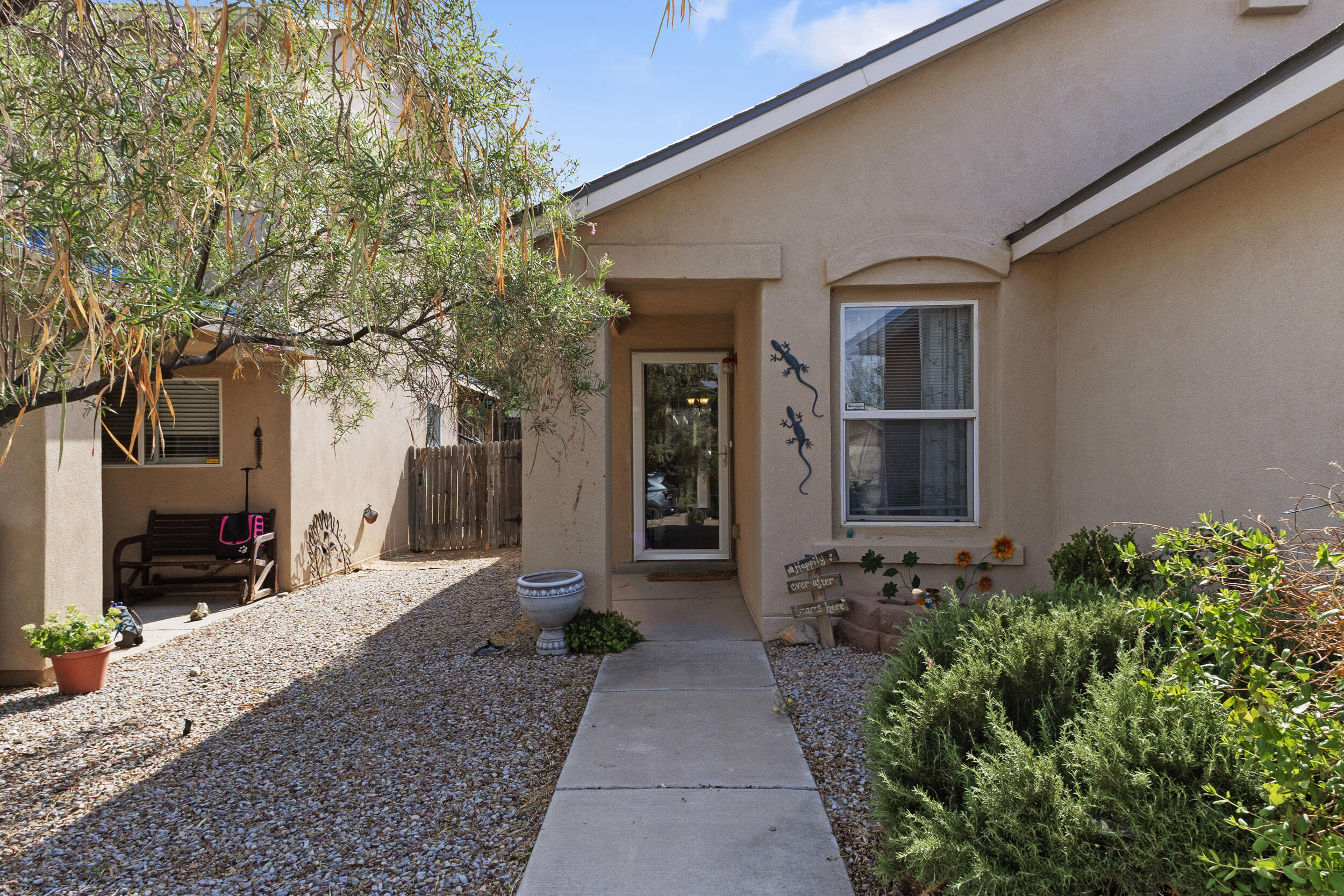 Photo 2 — 8608 Casa Linda Court NW