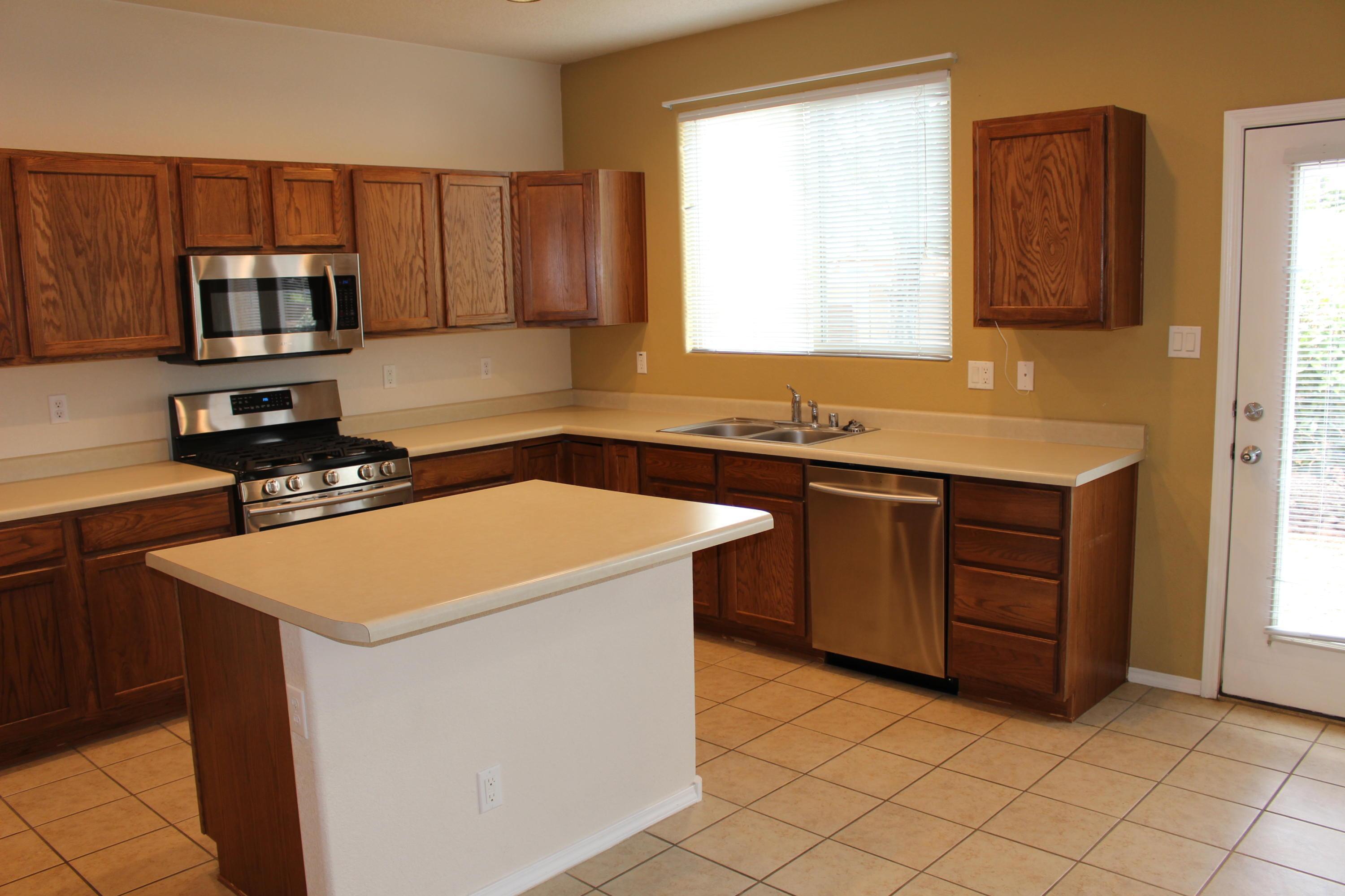 Photo 2 — 1829 Cortina Loop SE