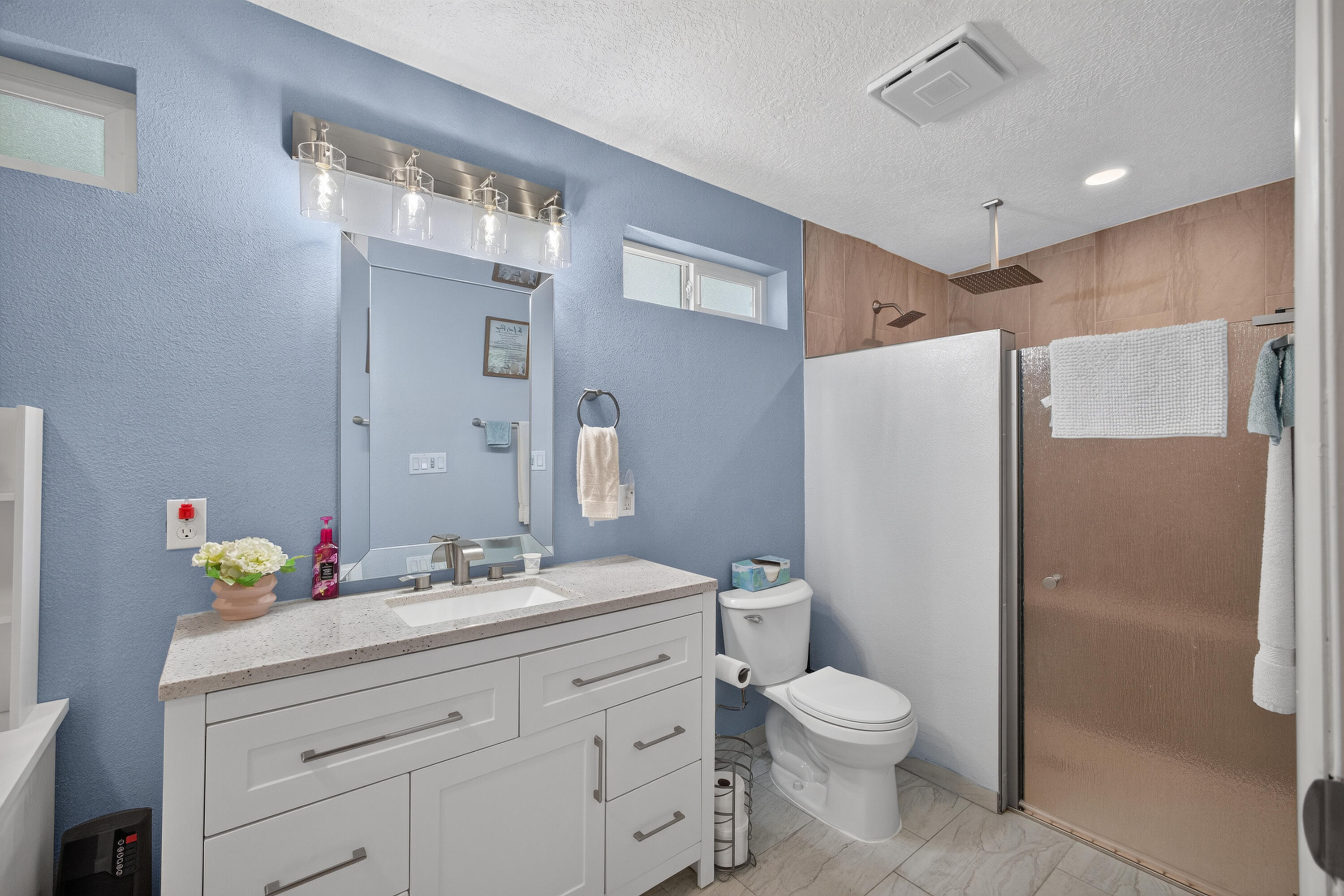Photo 13 — 659 Los Lentes Road SE