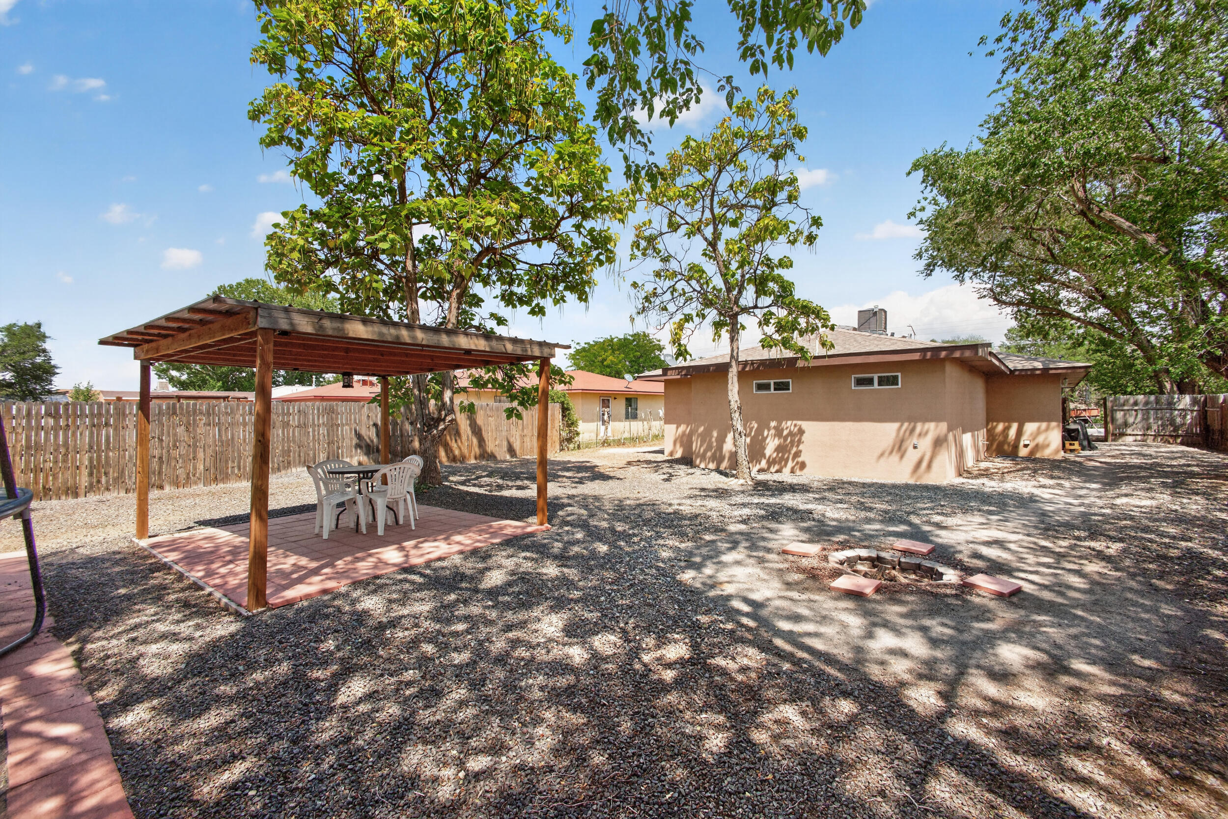 Photo 4 — 659 Los Lentes Road SE