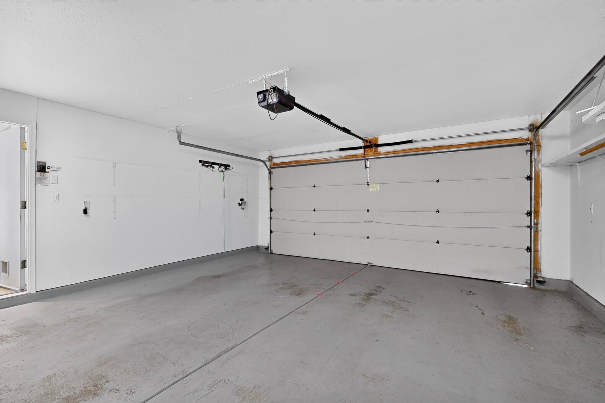 Photo 2 — 7409 Palomas Park Avenue NE