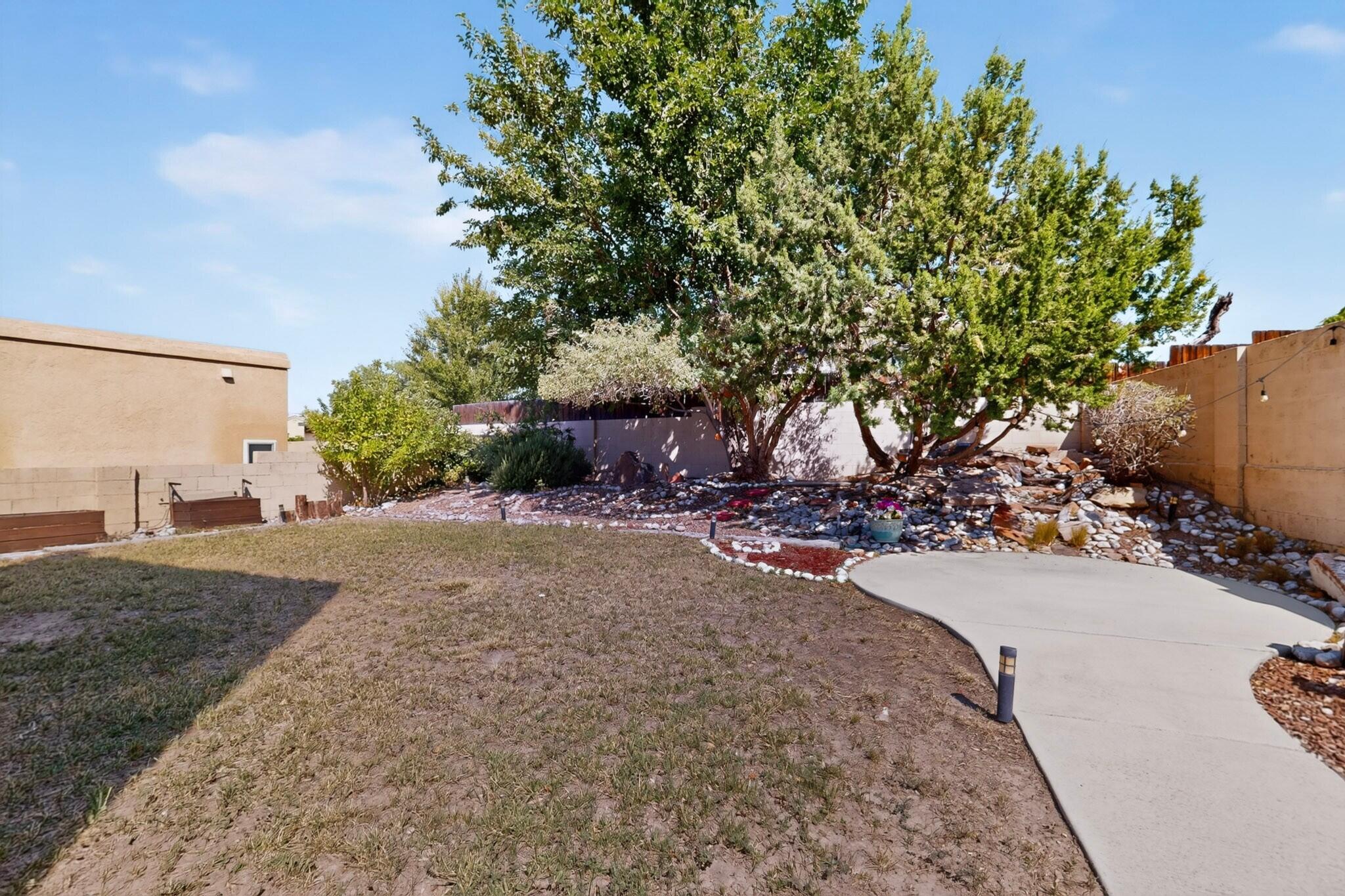Photo 3 — 7409 Palomas Park Avenue NE