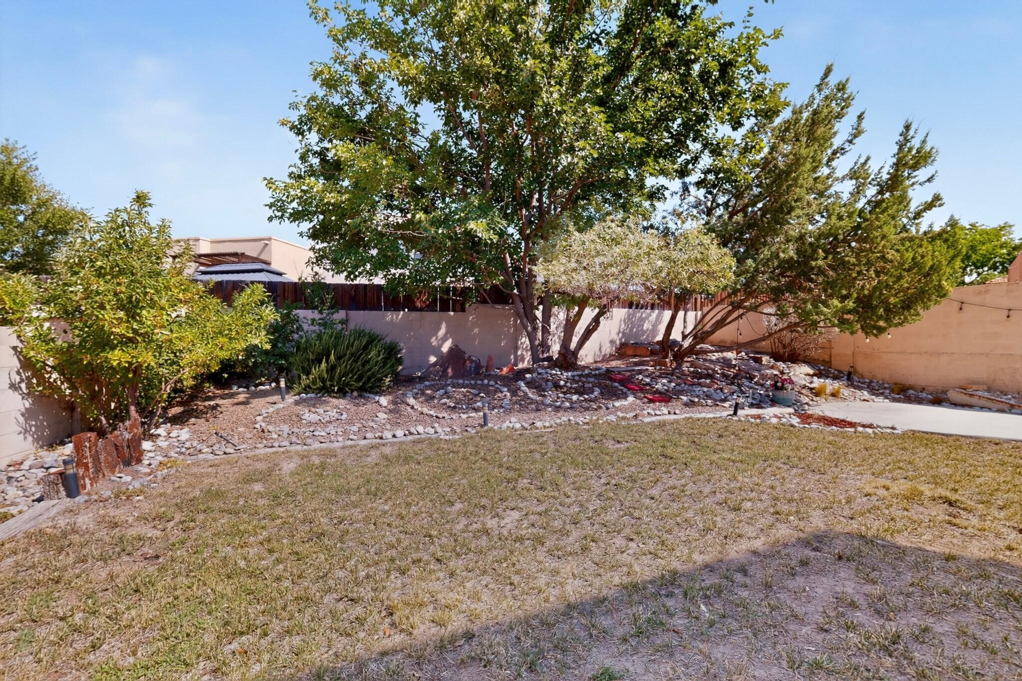 Photo 5 — 7409 Palomas Park Avenue NE