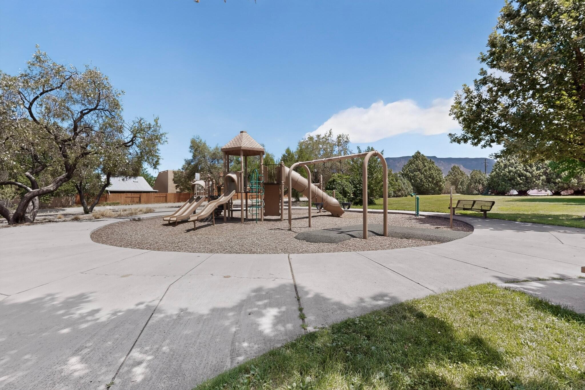 Photo 17 — 7409 Palomas Park Avenue NE