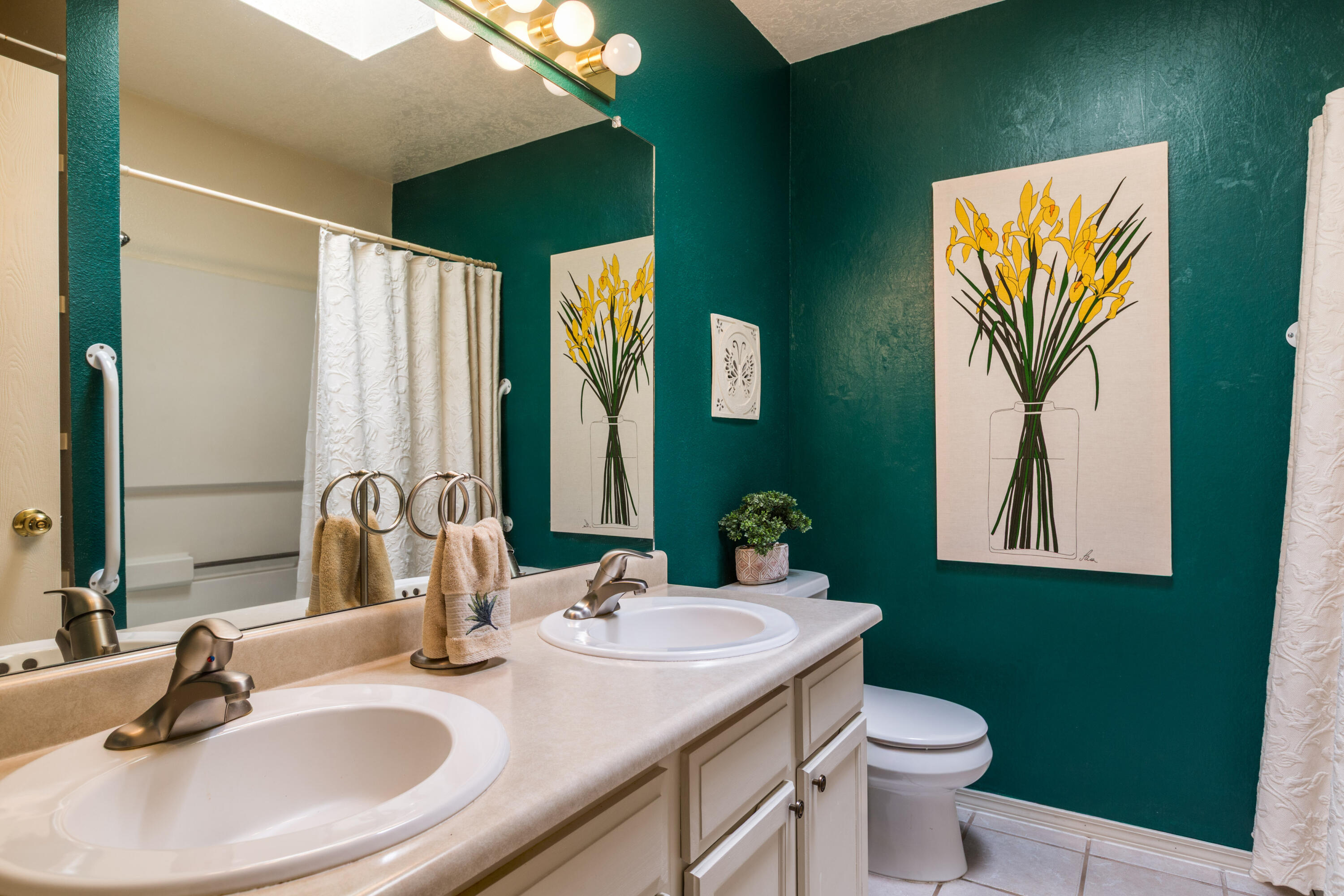 Photo 4 — 5801 Lowell Street NE UNIT 24A