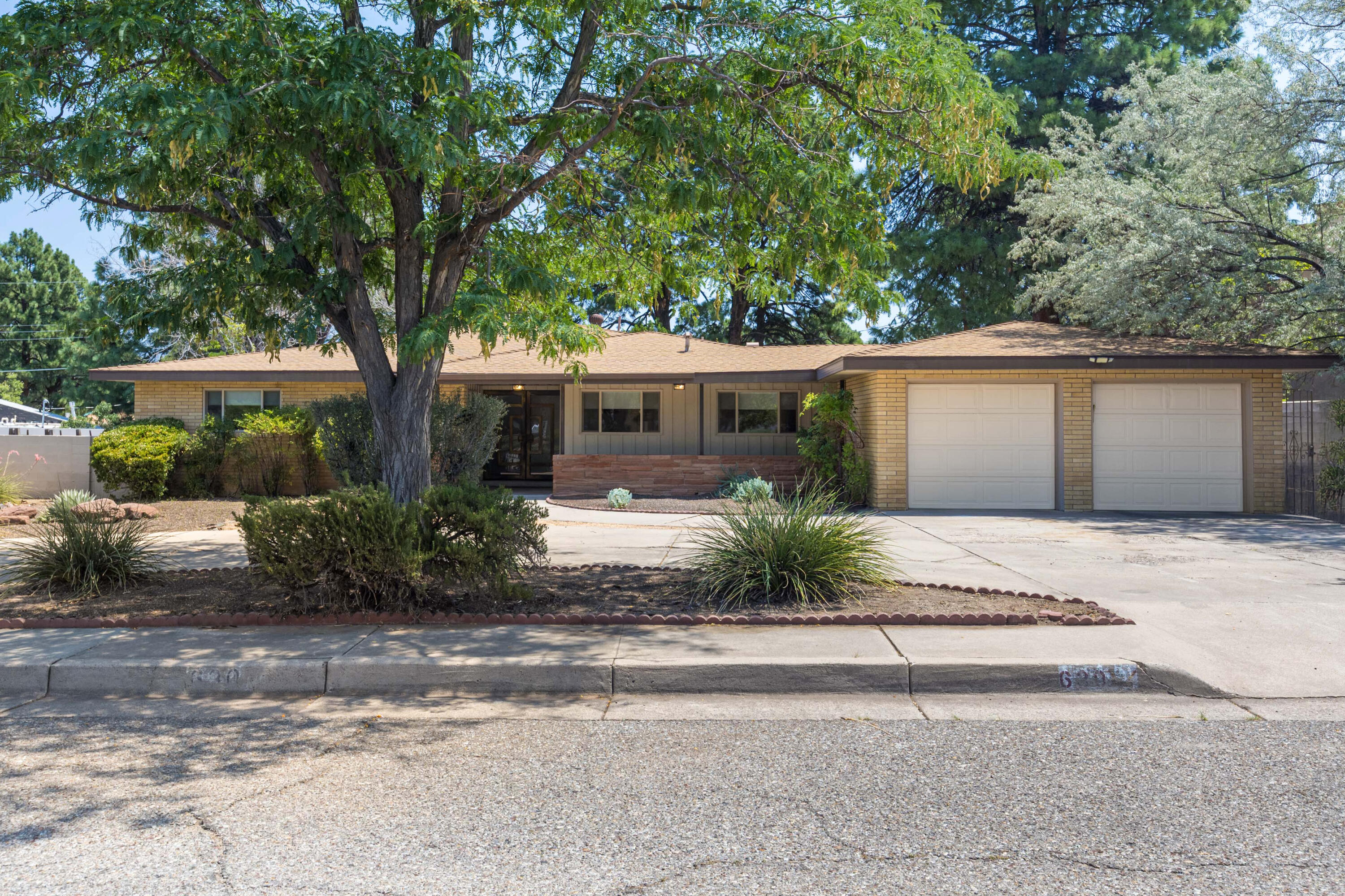 630 Sierra Drive SE, Albuquerque, NM 87108