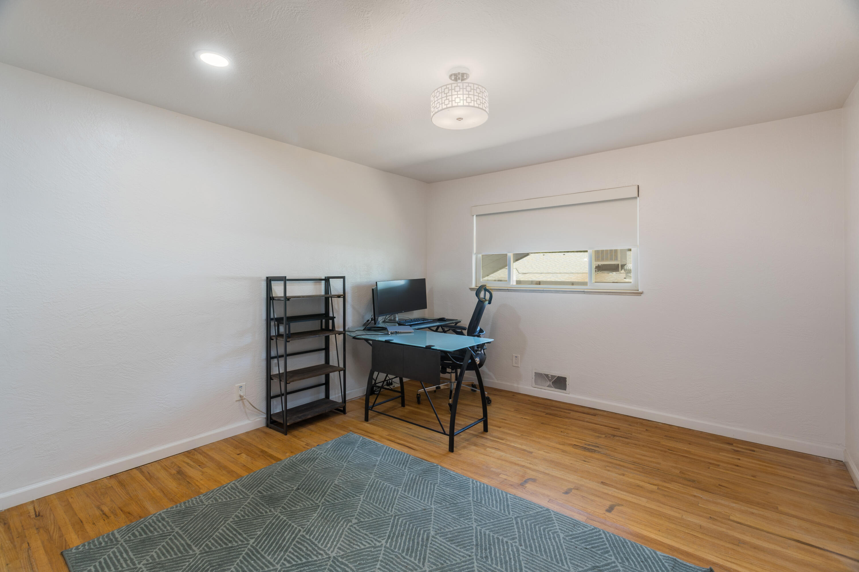 Photo 4 — 630 Sierra Drive SE