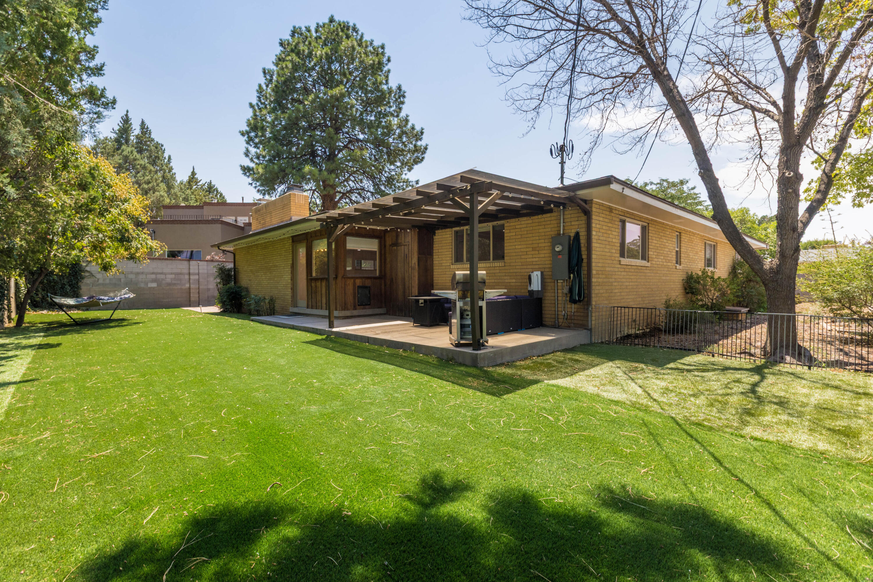 Photo 8 — 630 Sierra Drive SE