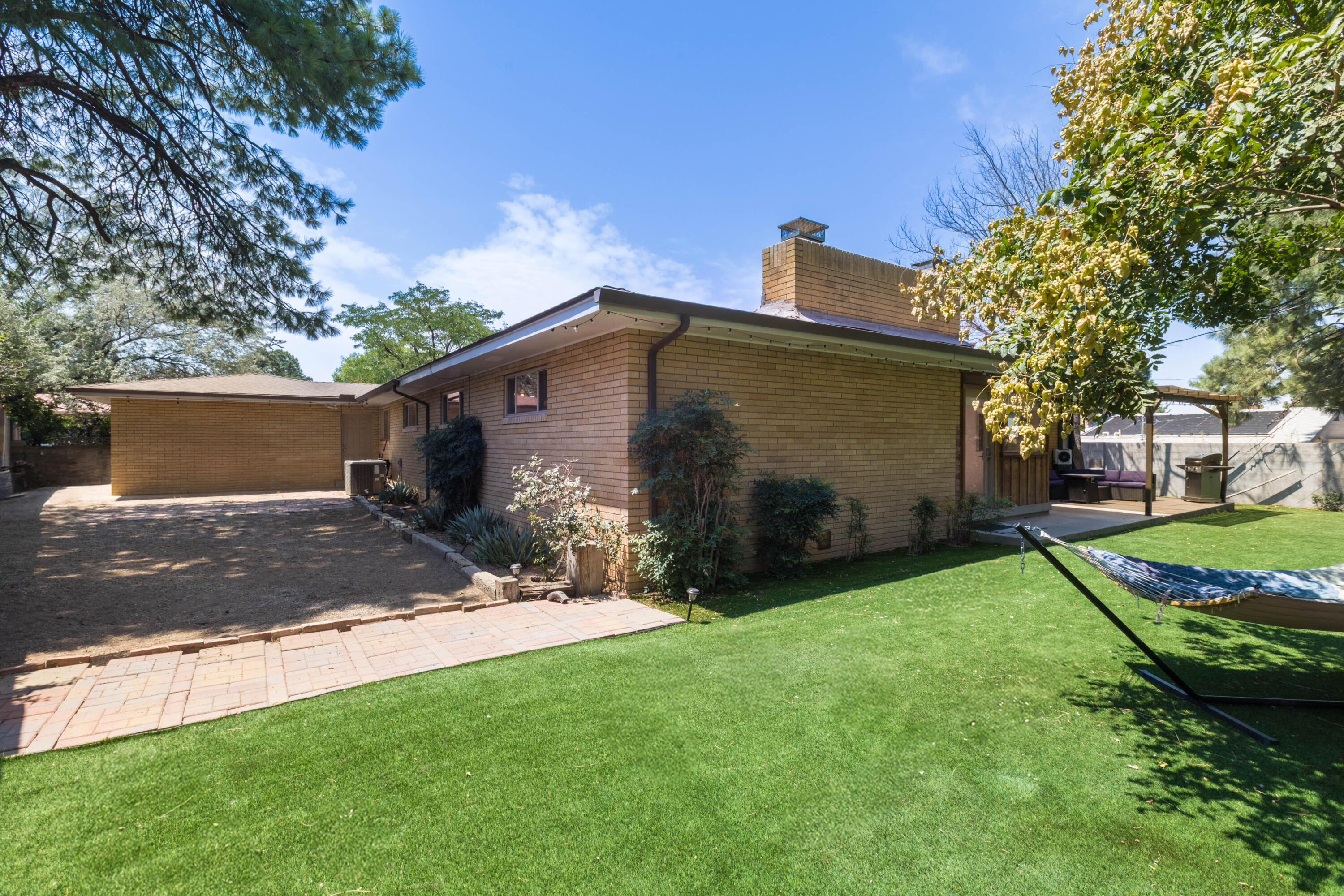 Photo 10 — 630 Sierra Drive SE
