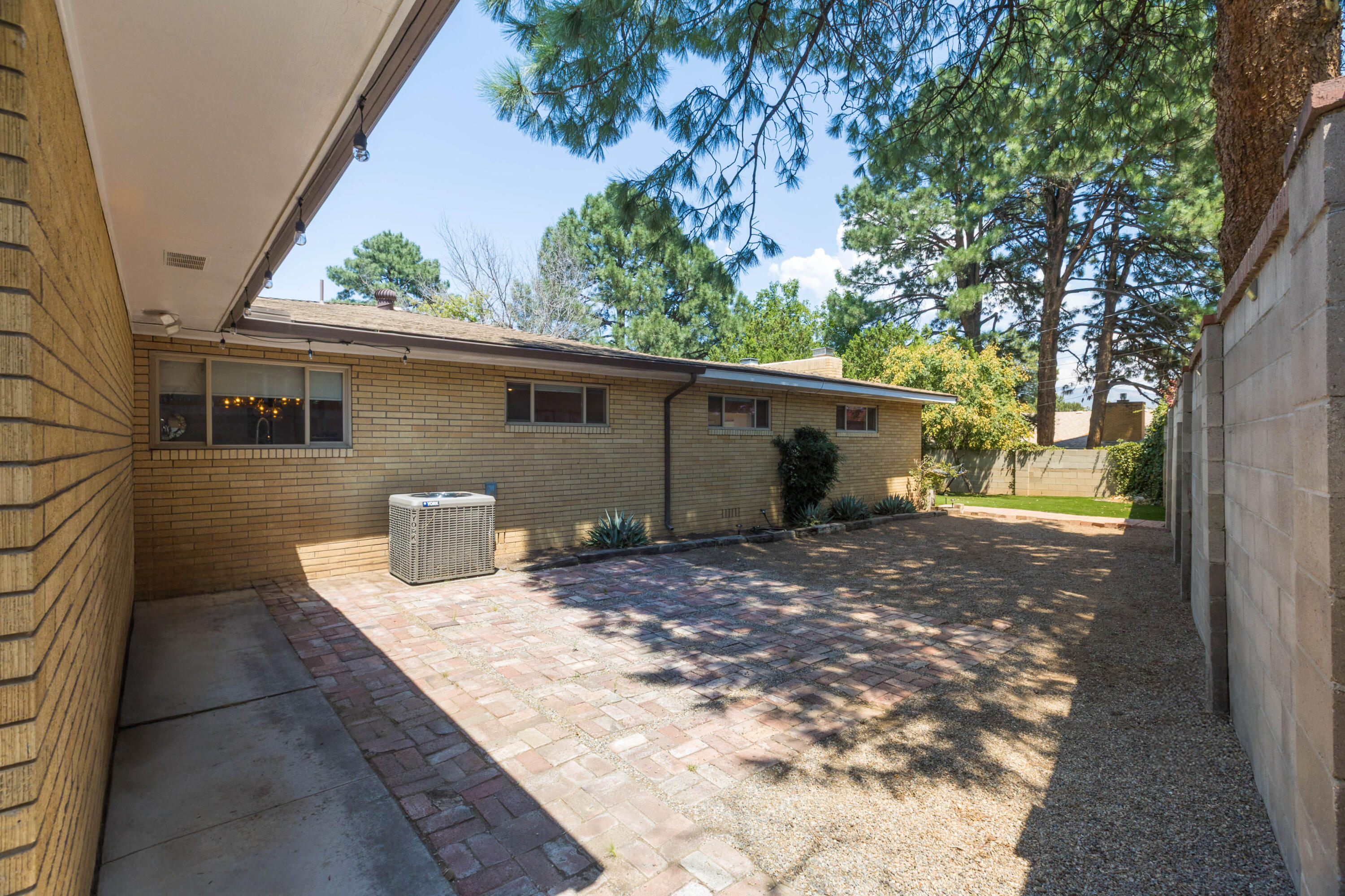Photo 11 — 630 Sierra Drive SE
