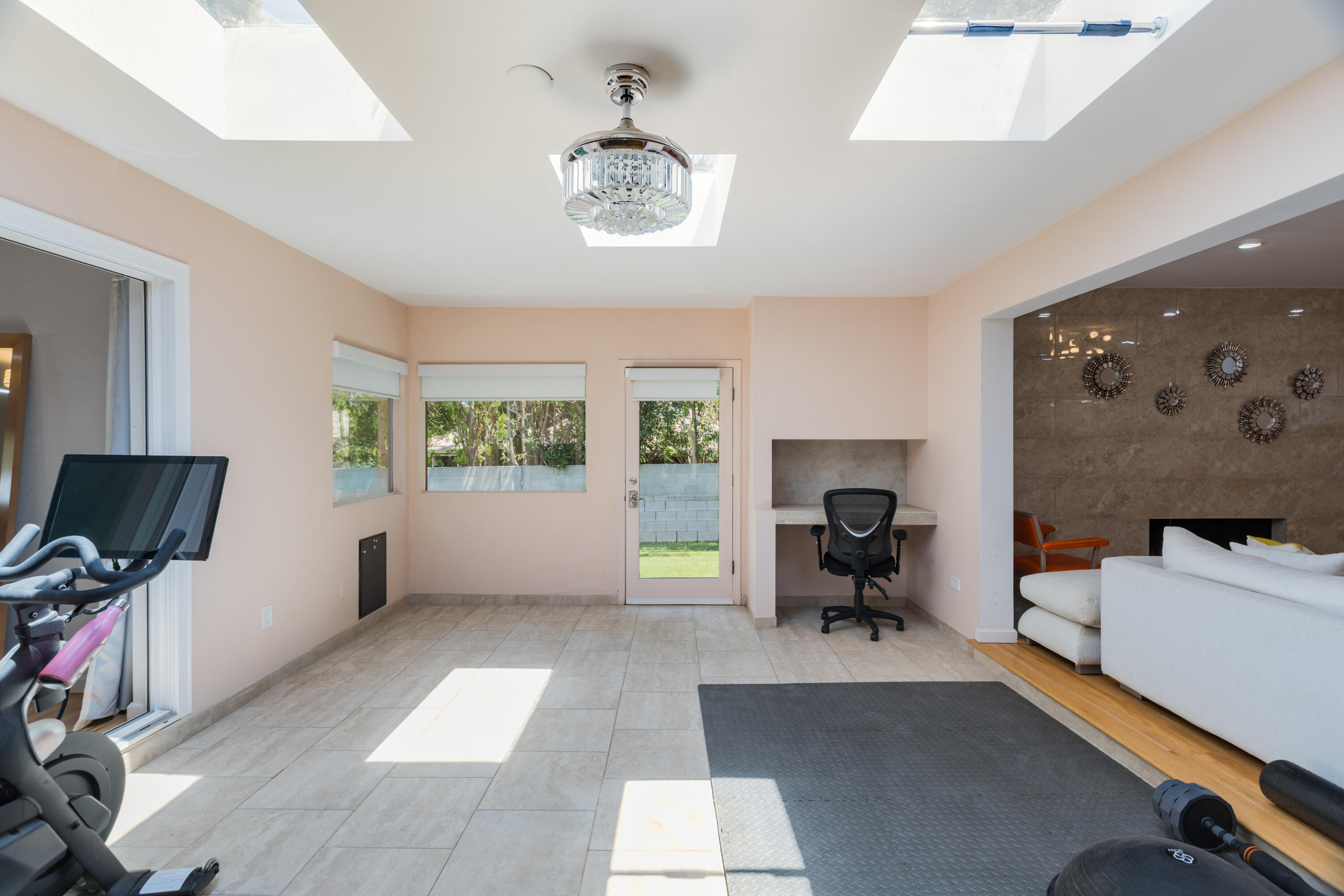 Photo 12 — 630 Sierra Drive SE