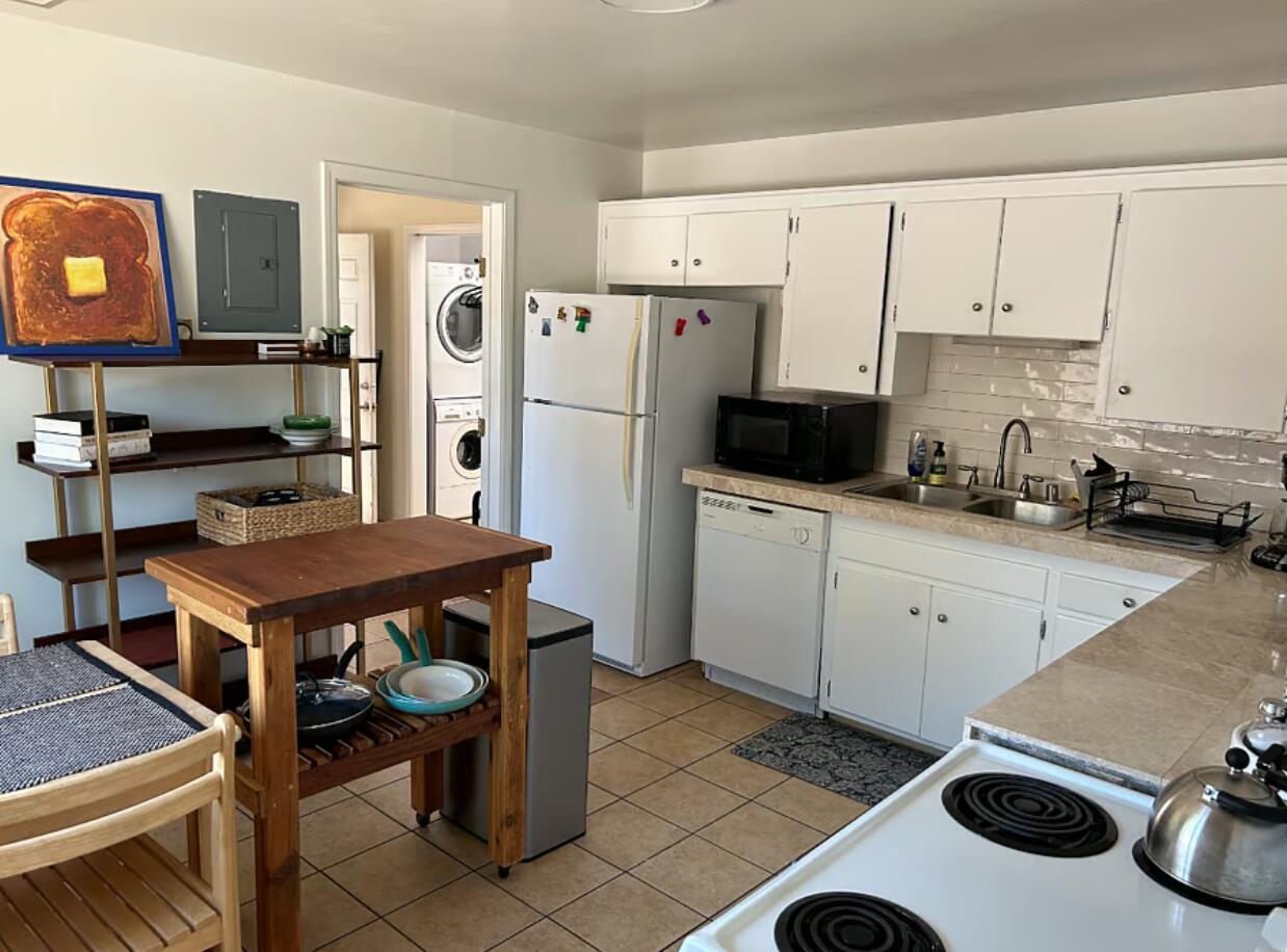 Photo 13 — 1805 Alvarado Drive NE