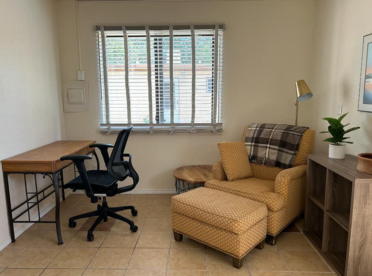 Photo 7 — 1805 Alvarado Drive NE