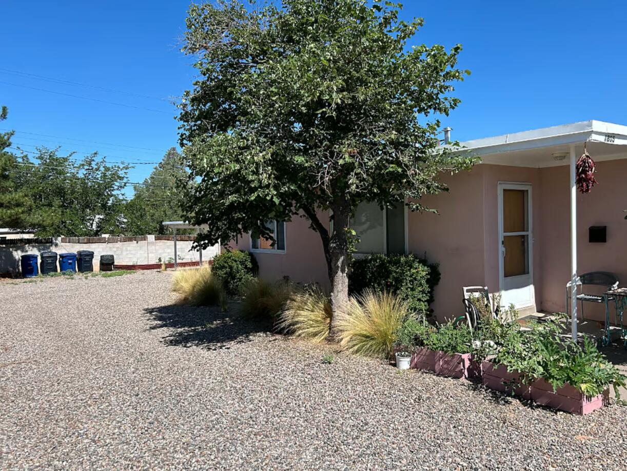 Photo 4 — 1805 Alvarado Drive NE