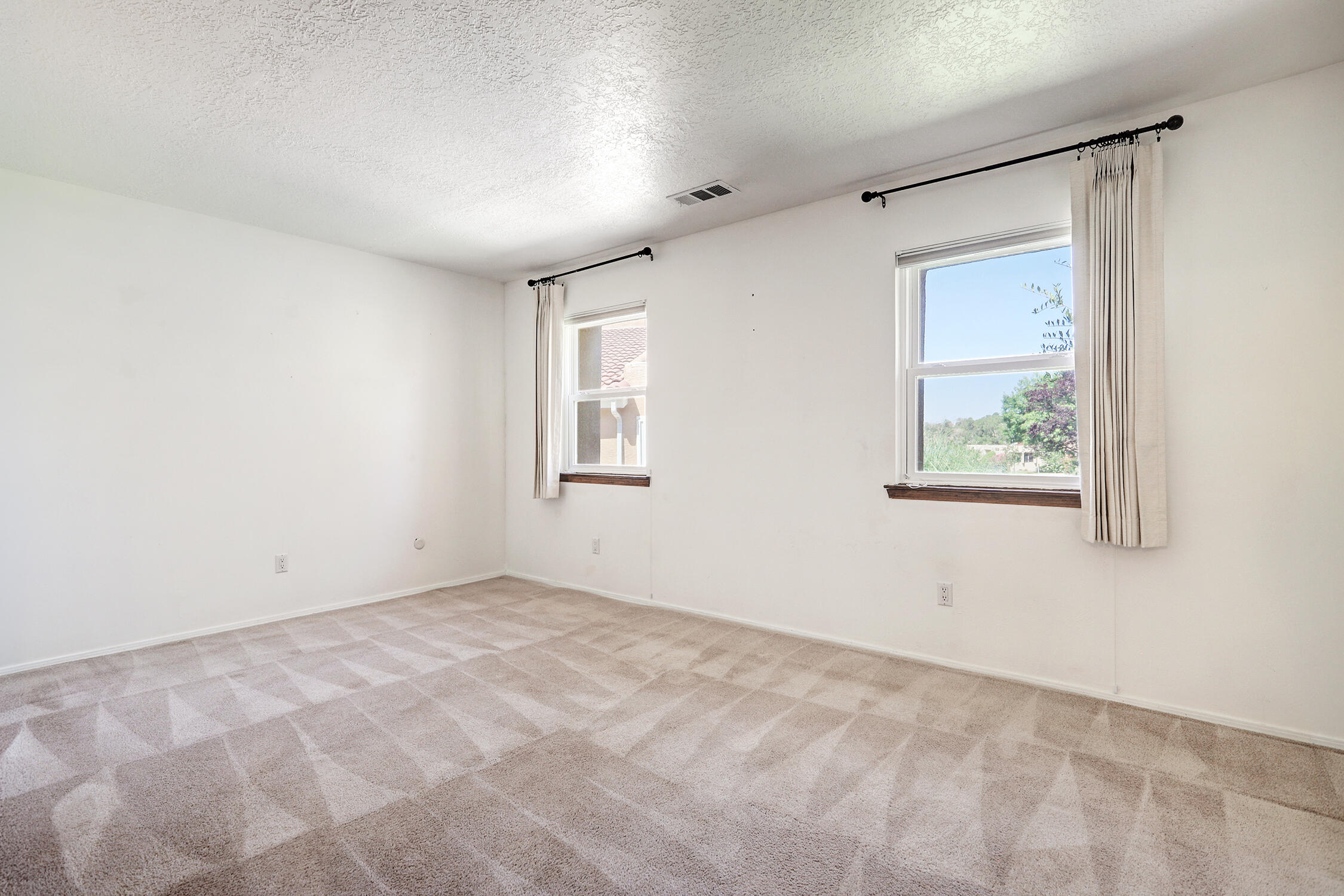 Photo 19 — 612 Green Valley Drive SE