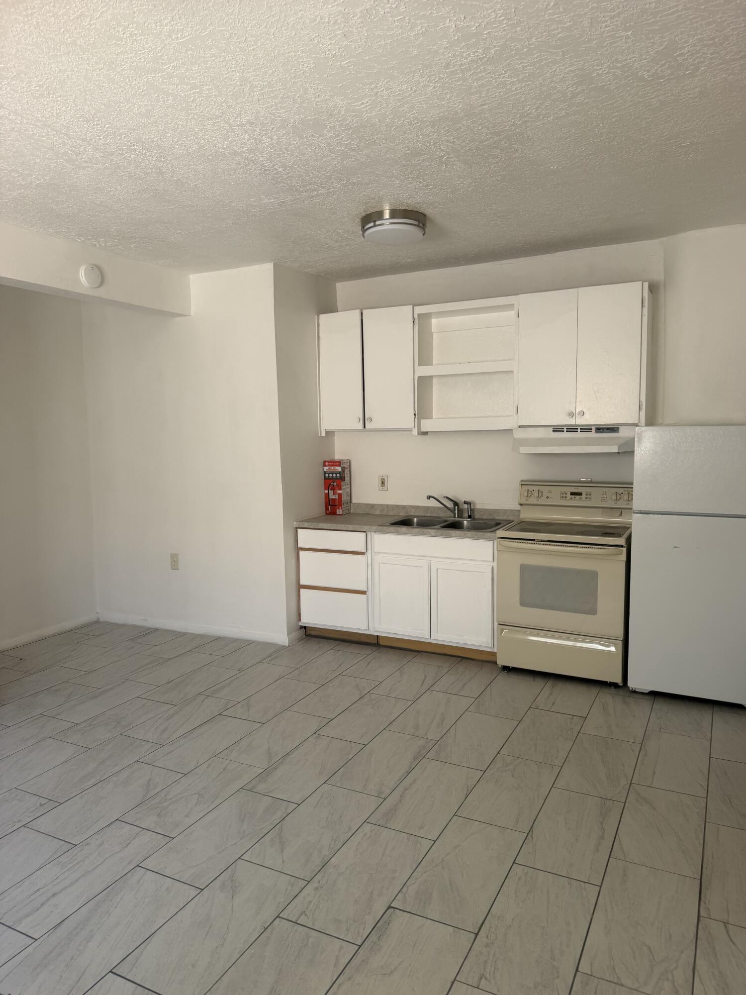 Photo 7 — 211 Texas Street NE
