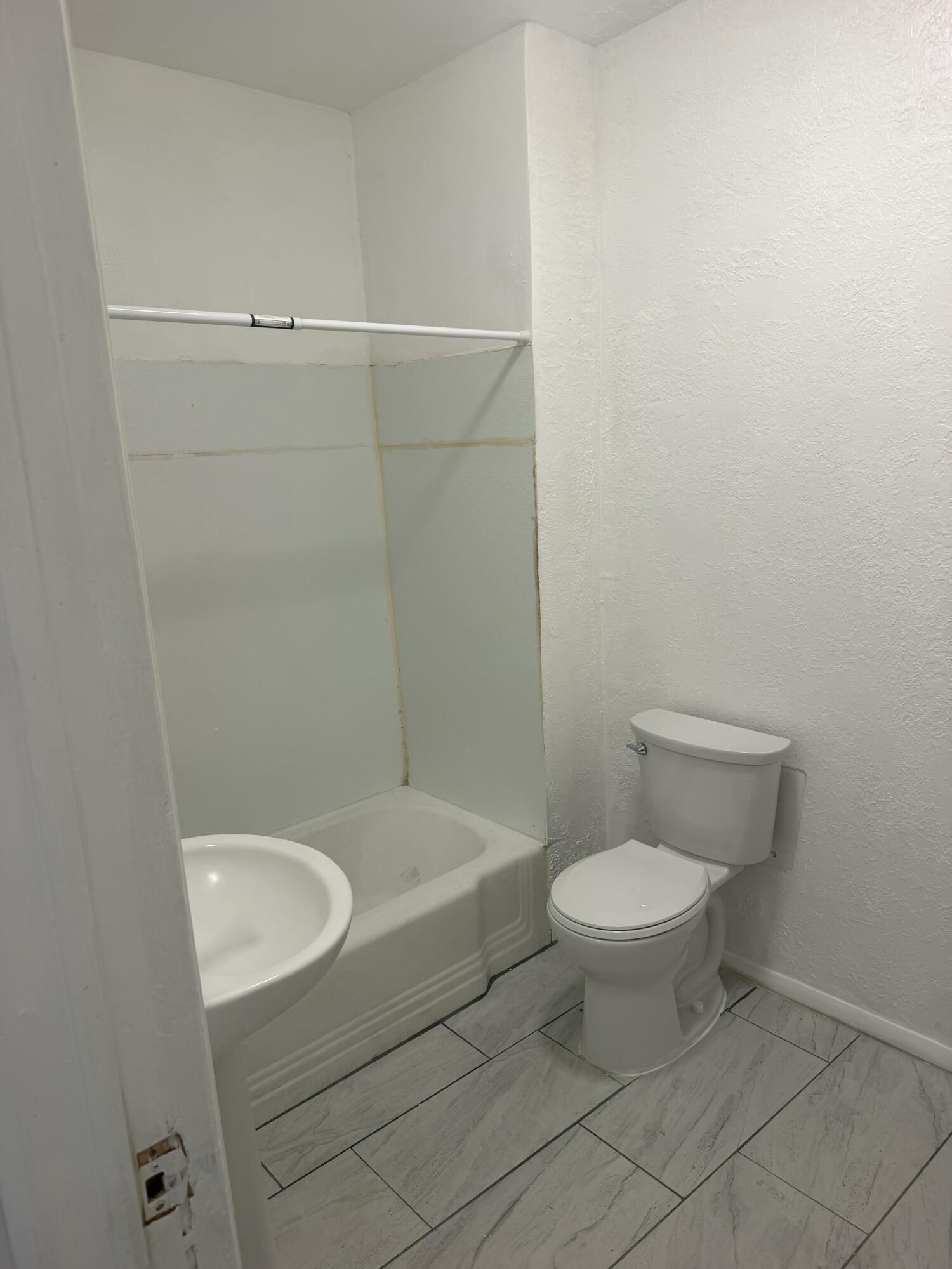 Photo 6 — 211 Texas Street NE