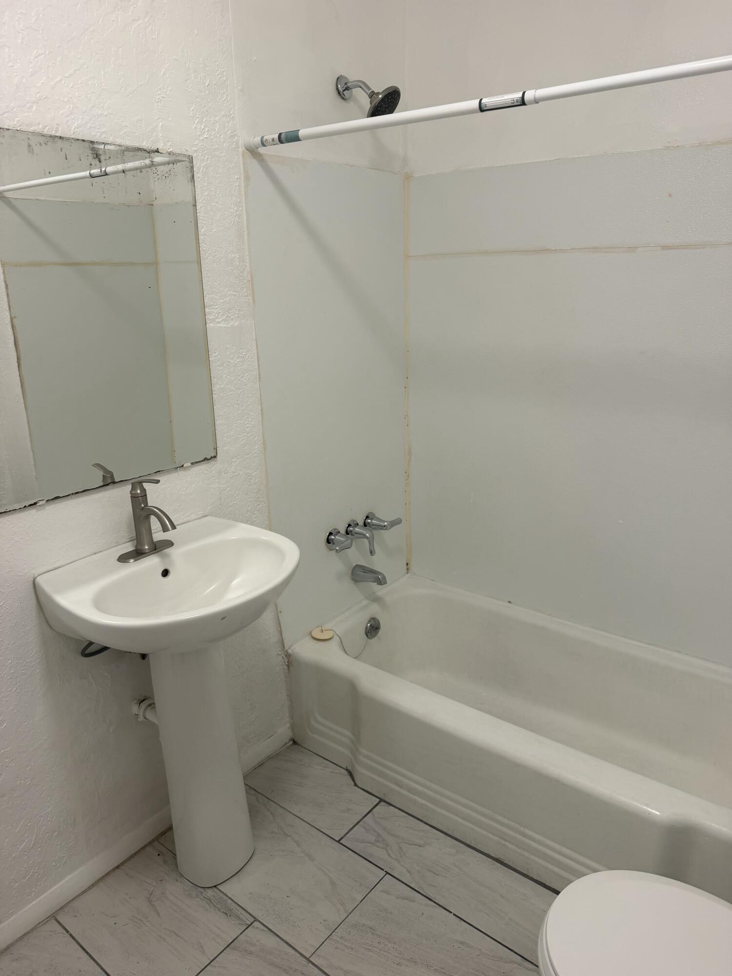 Photo 5 — 211 Texas Street NE