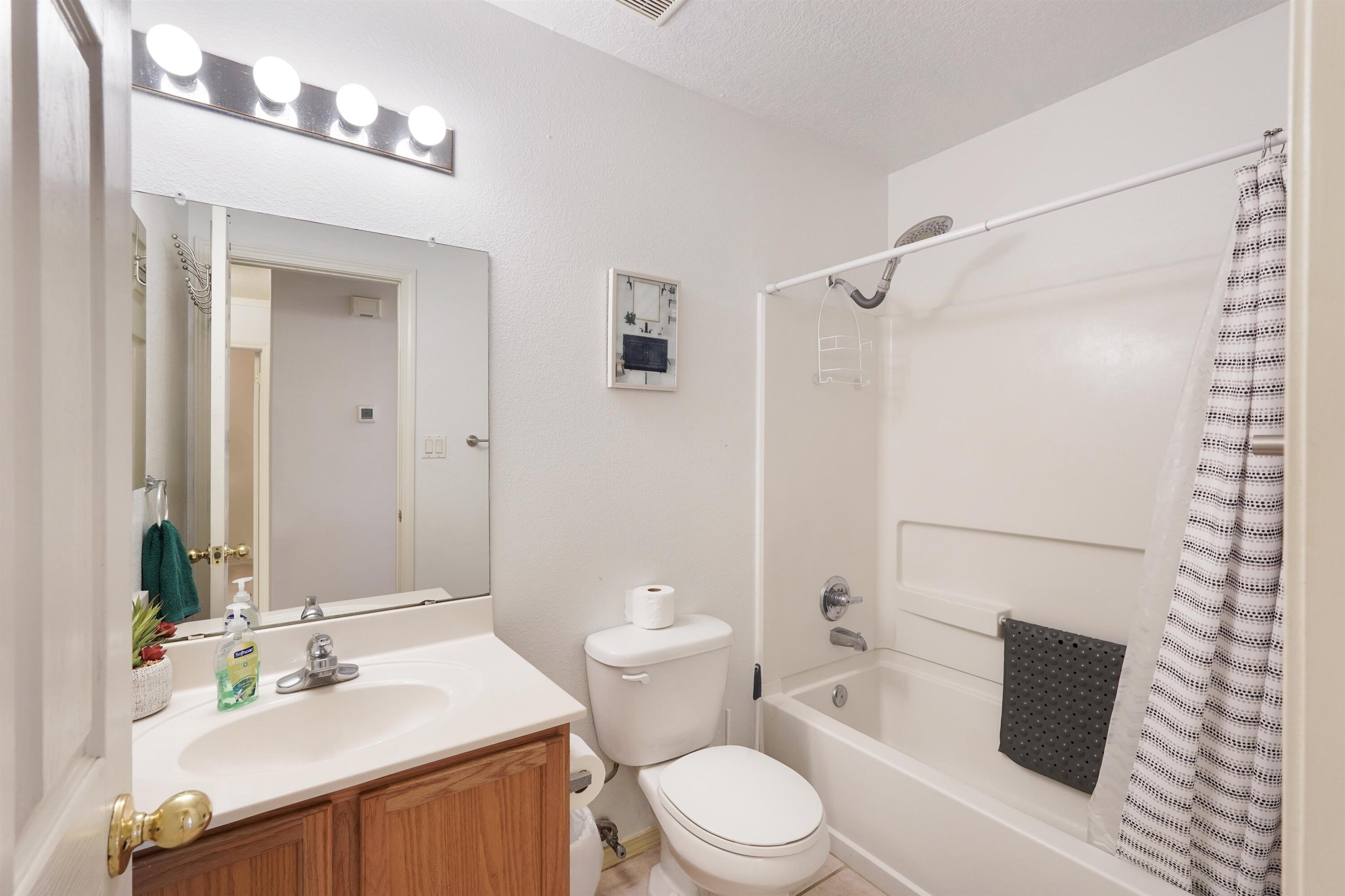 Photo 13 — 5314 Caprock Court NE