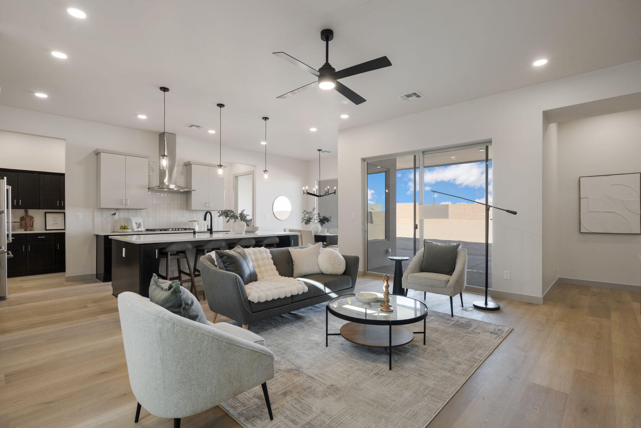 Photo 4 — 2101 Cheetah Road NE