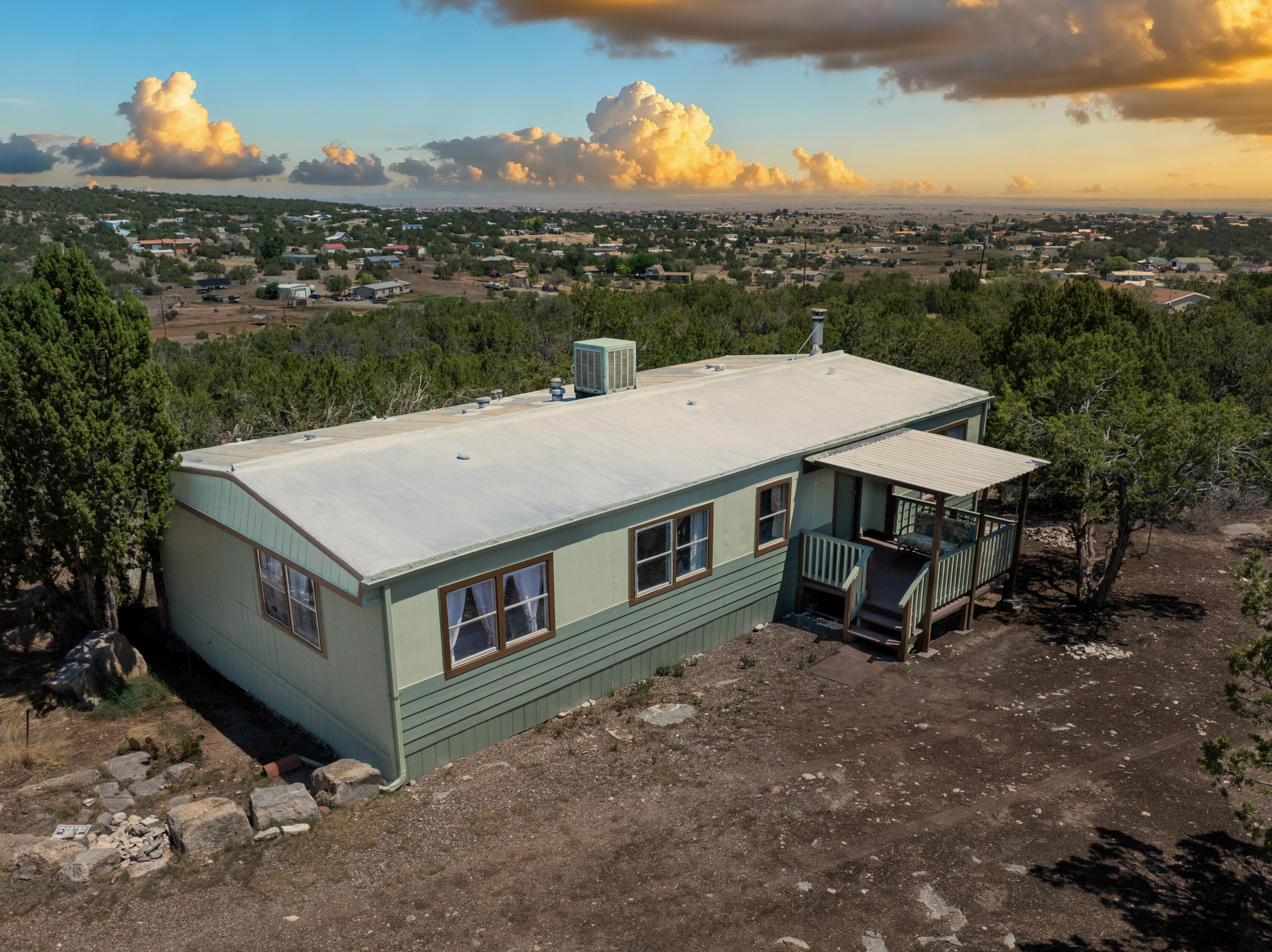 197 Skyline Drive, Edgewood, NM 87015