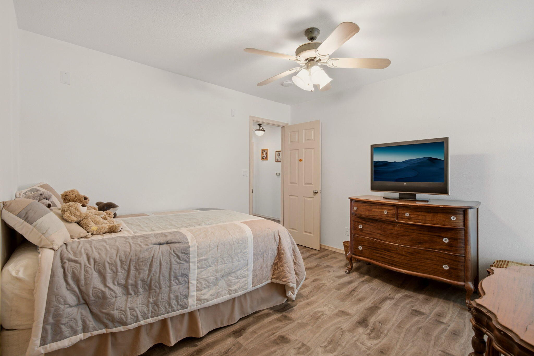 Photo 16 — 2405 Flagstone Road NE