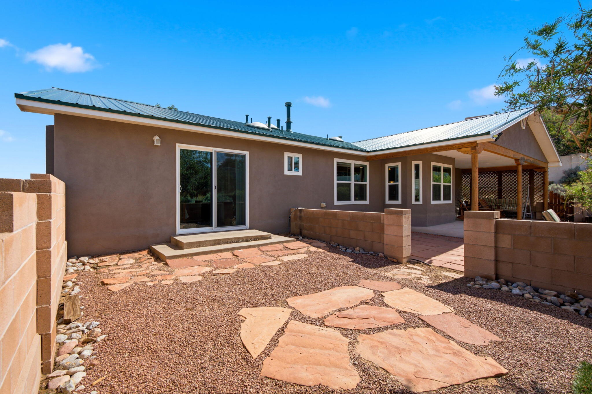 Photo 7 — 2405 Flagstone Road NE