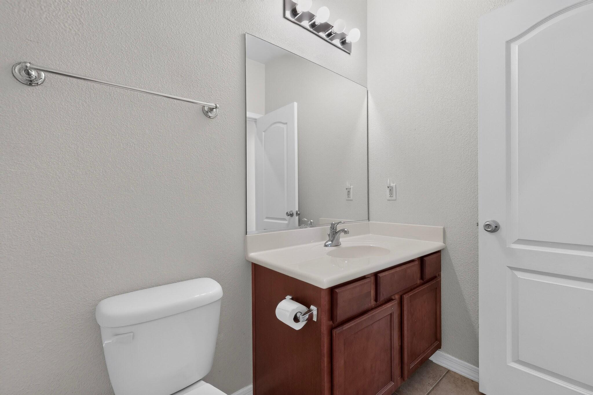 Photo 20 — 1009 El Paseo Street NW