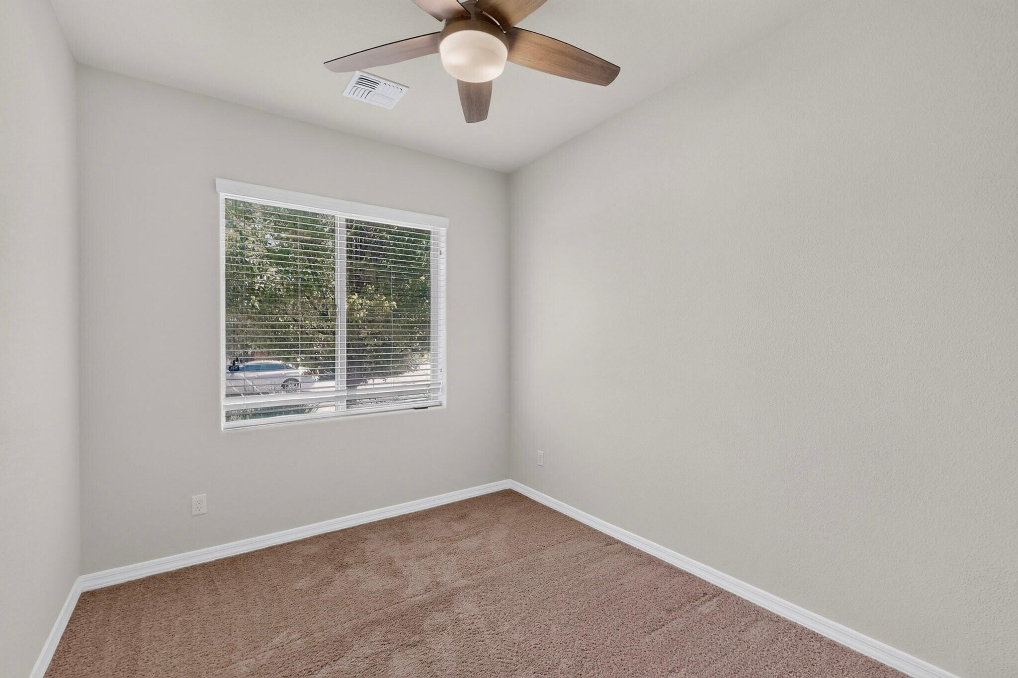 Photo 19 — 1009 El Paseo Street NW