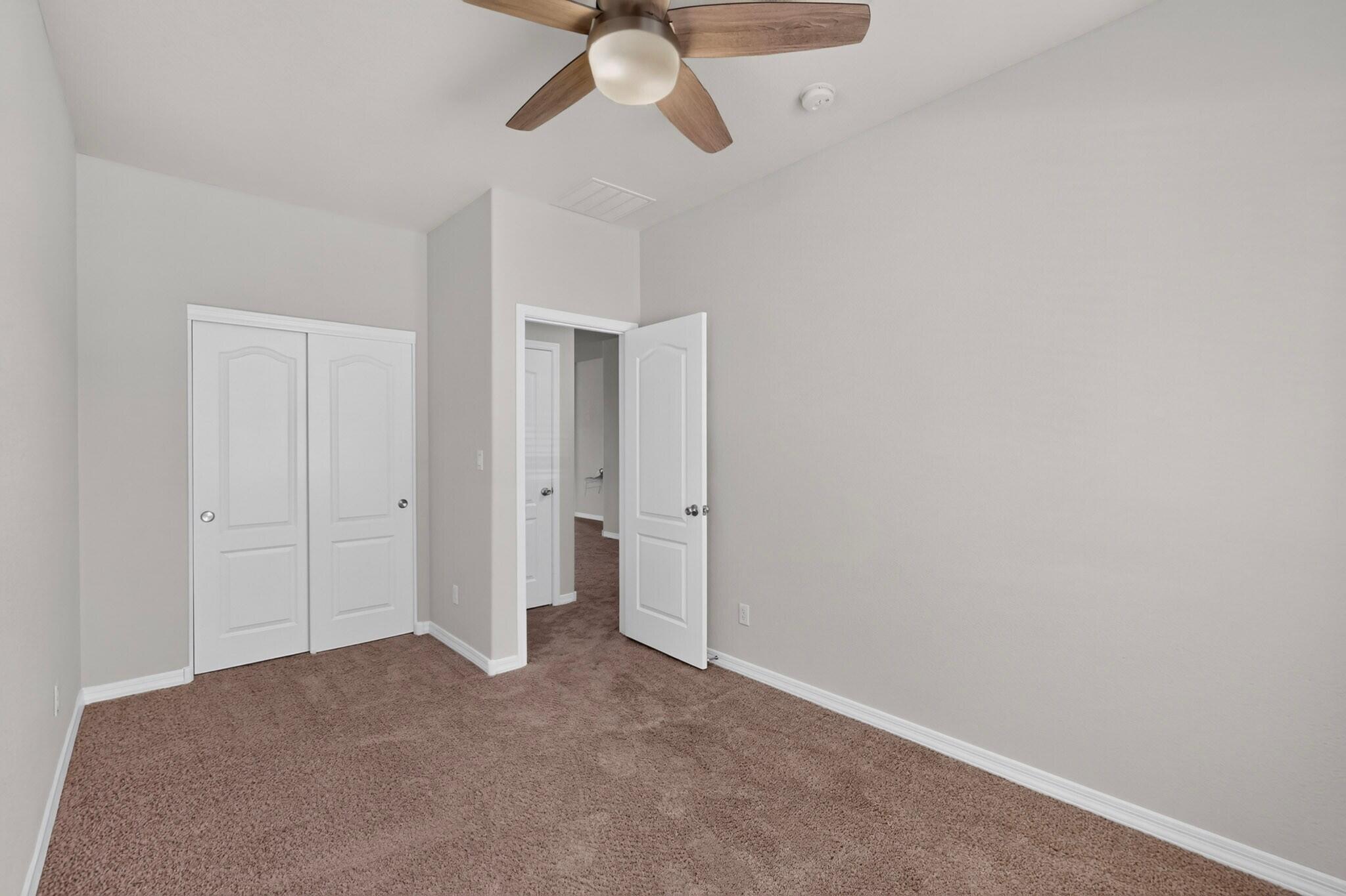Photo 17 — 1009 El Paseo Street NW