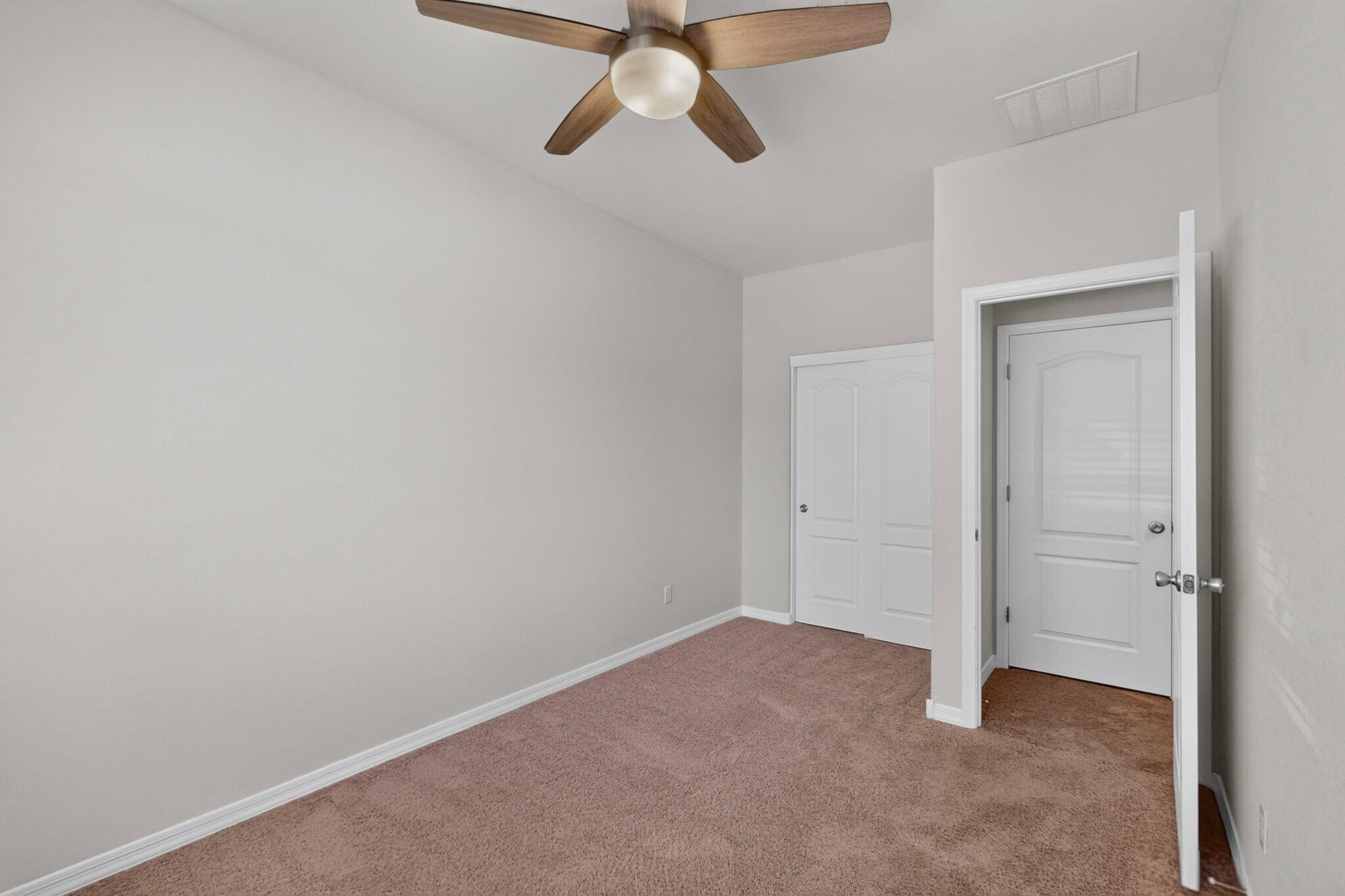 Photo 16 — 1009 El Paseo Street NW