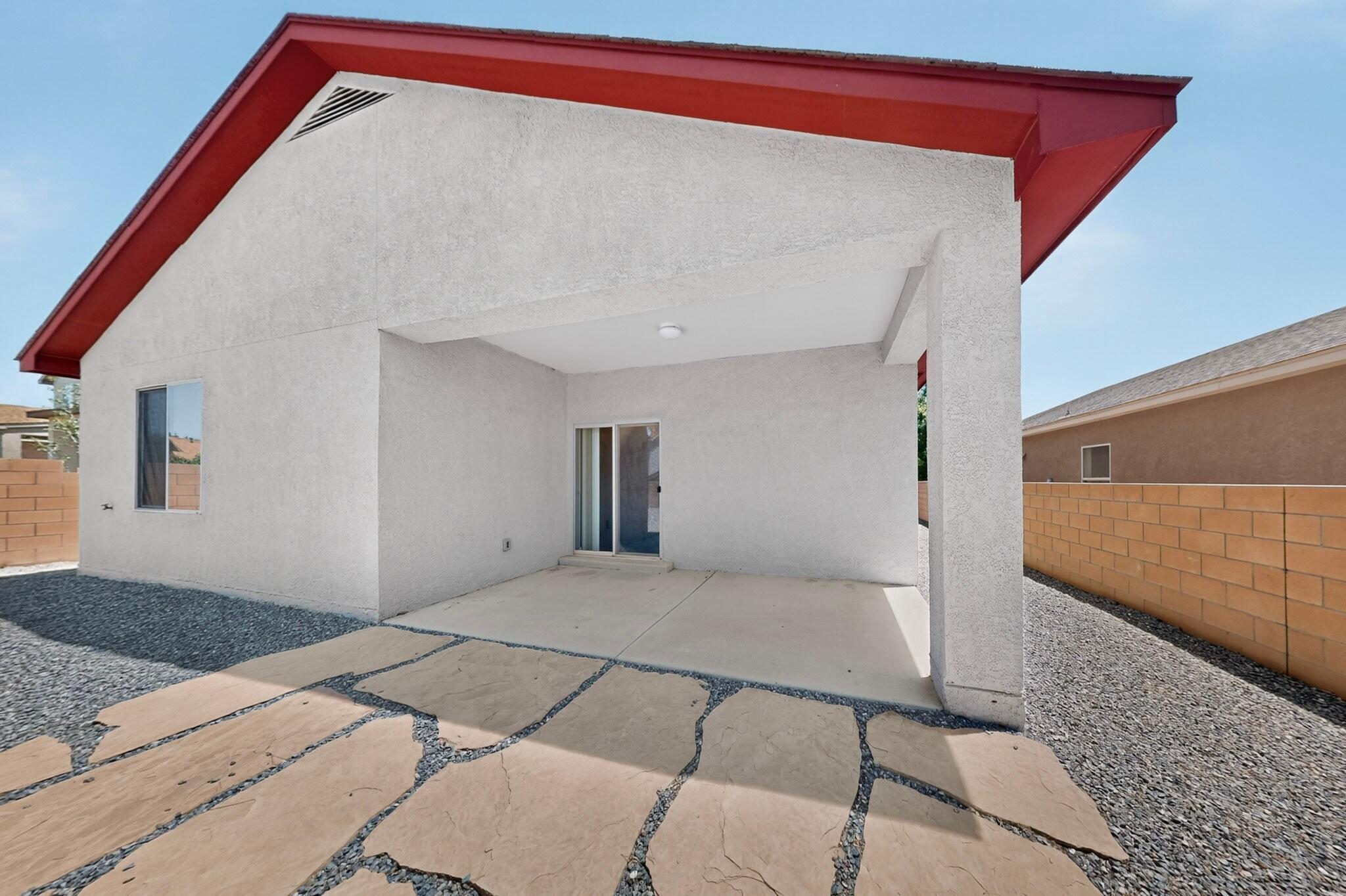Photo 13 — 1009 El Paseo Street NW