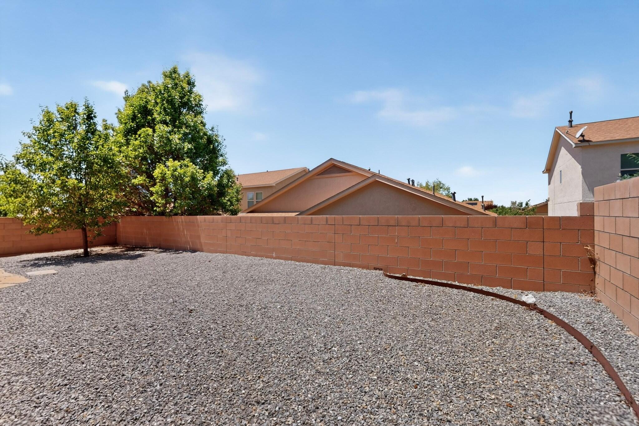 Photo 11 — 1009 El Paseo Street NW