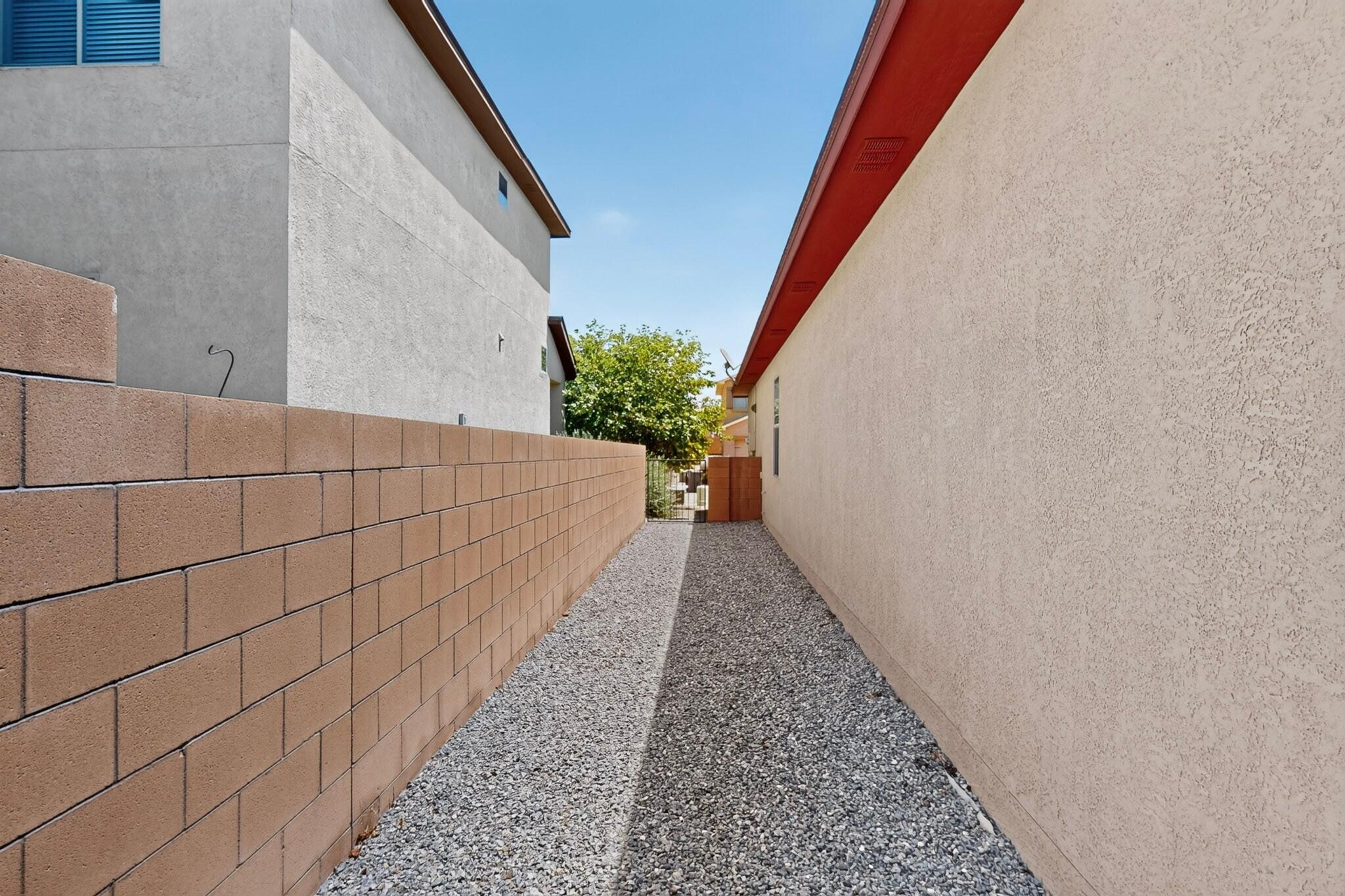 Photo 9 — 1009 El Paseo Street NW