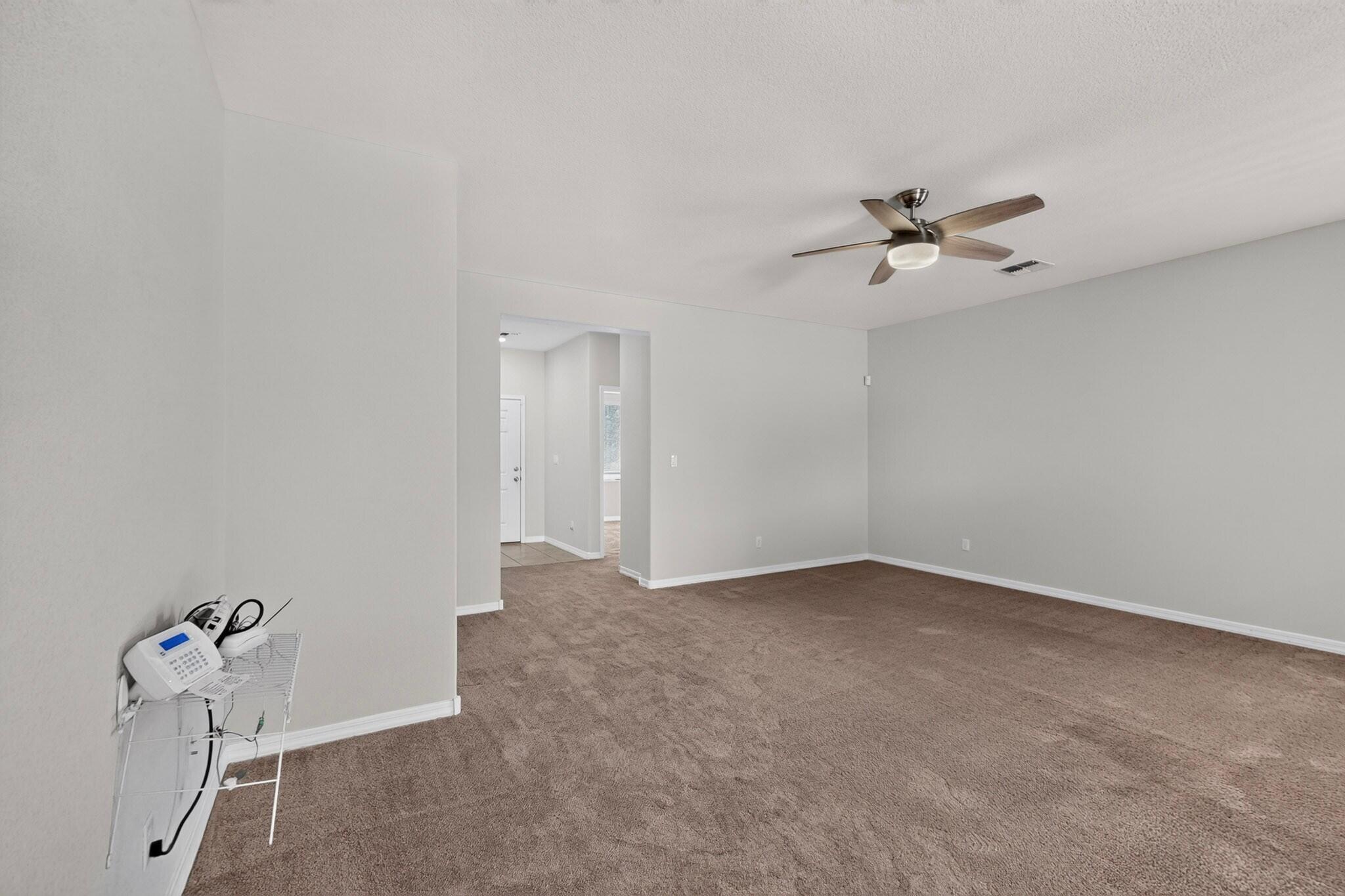 Photo 8 — 1009 El Paseo Street NW