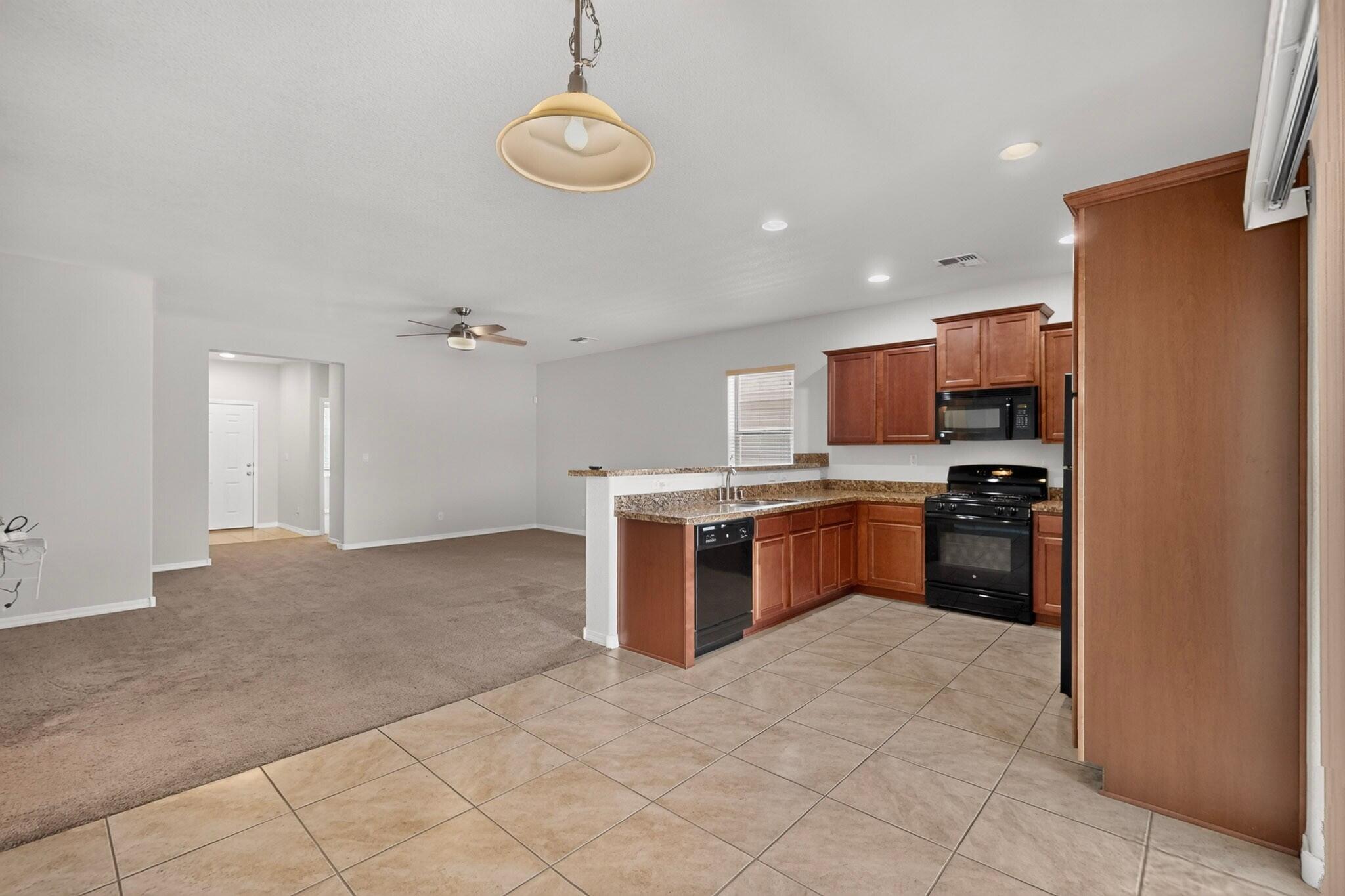 Photo 7 — 1009 El Paseo Street NW