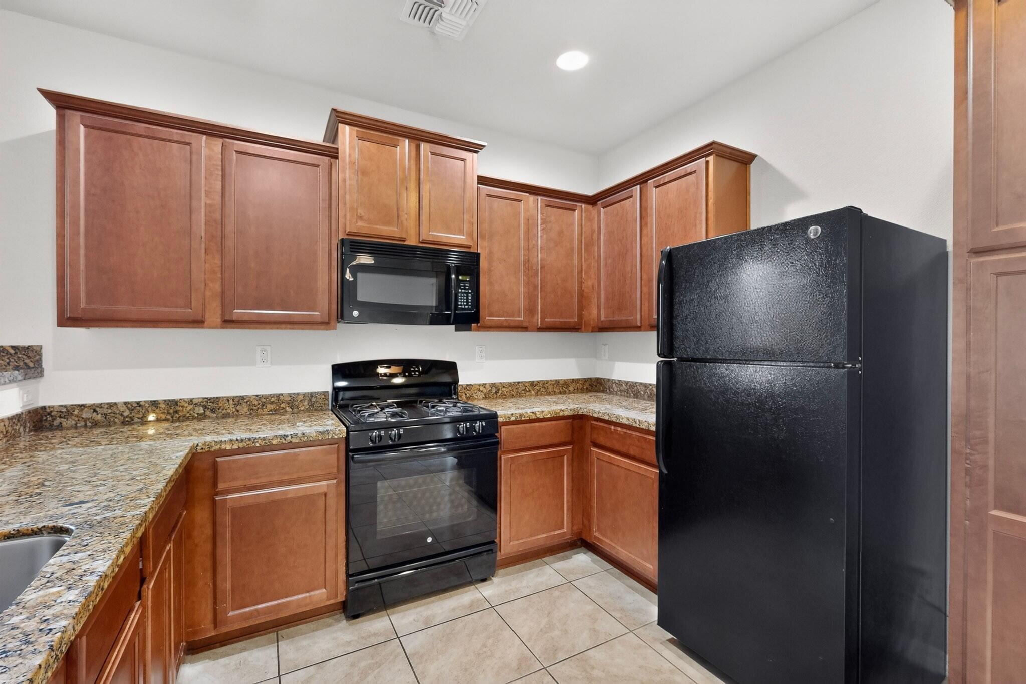Photo 5 — 1009 El Paseo Street NW