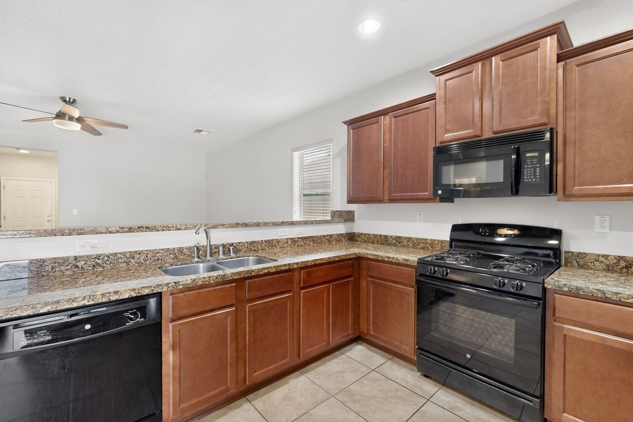 Photo 4 — 1009 El Paseo Street NW