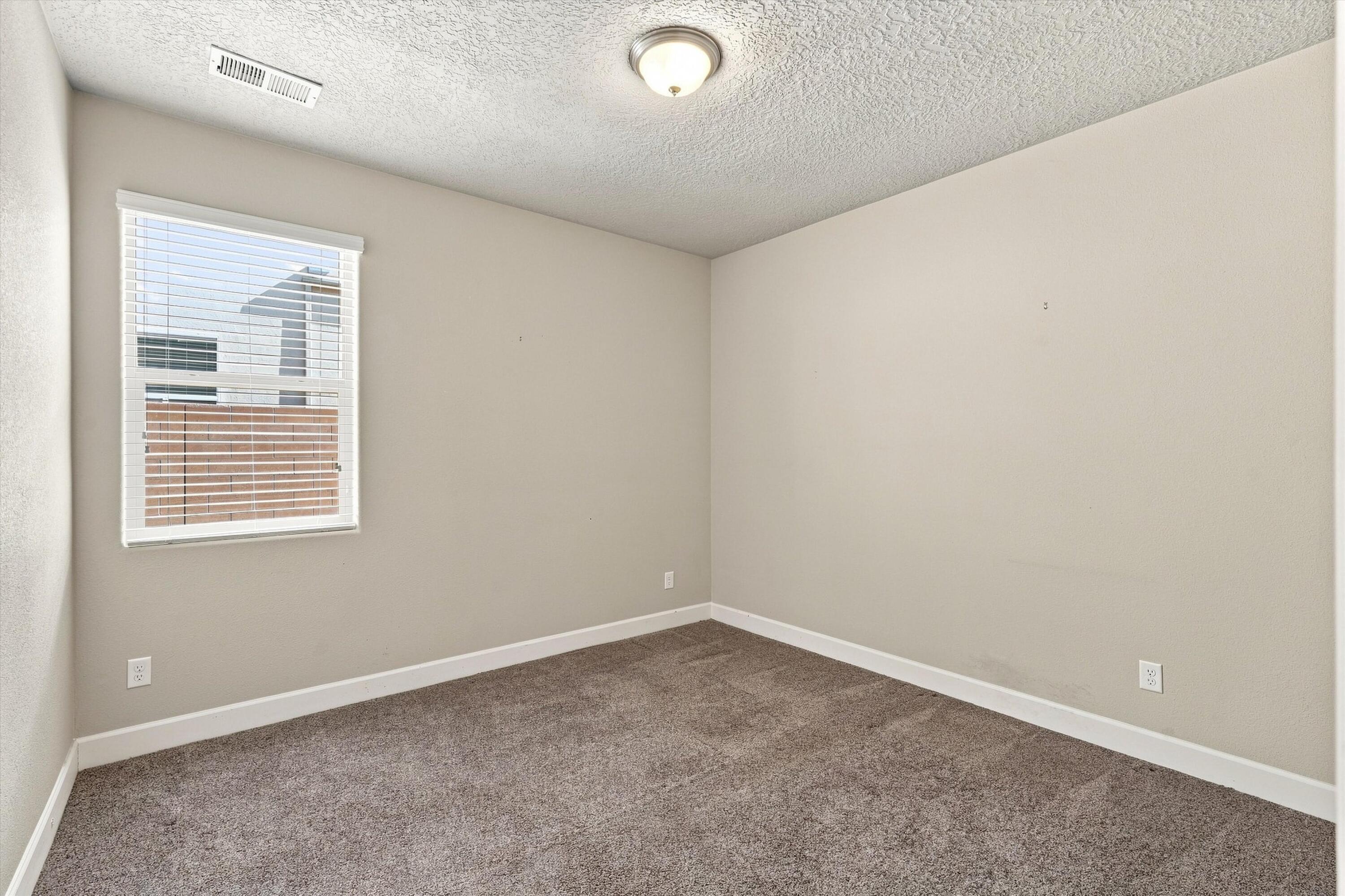 Photo 20 — 1632 Roble Drive SE