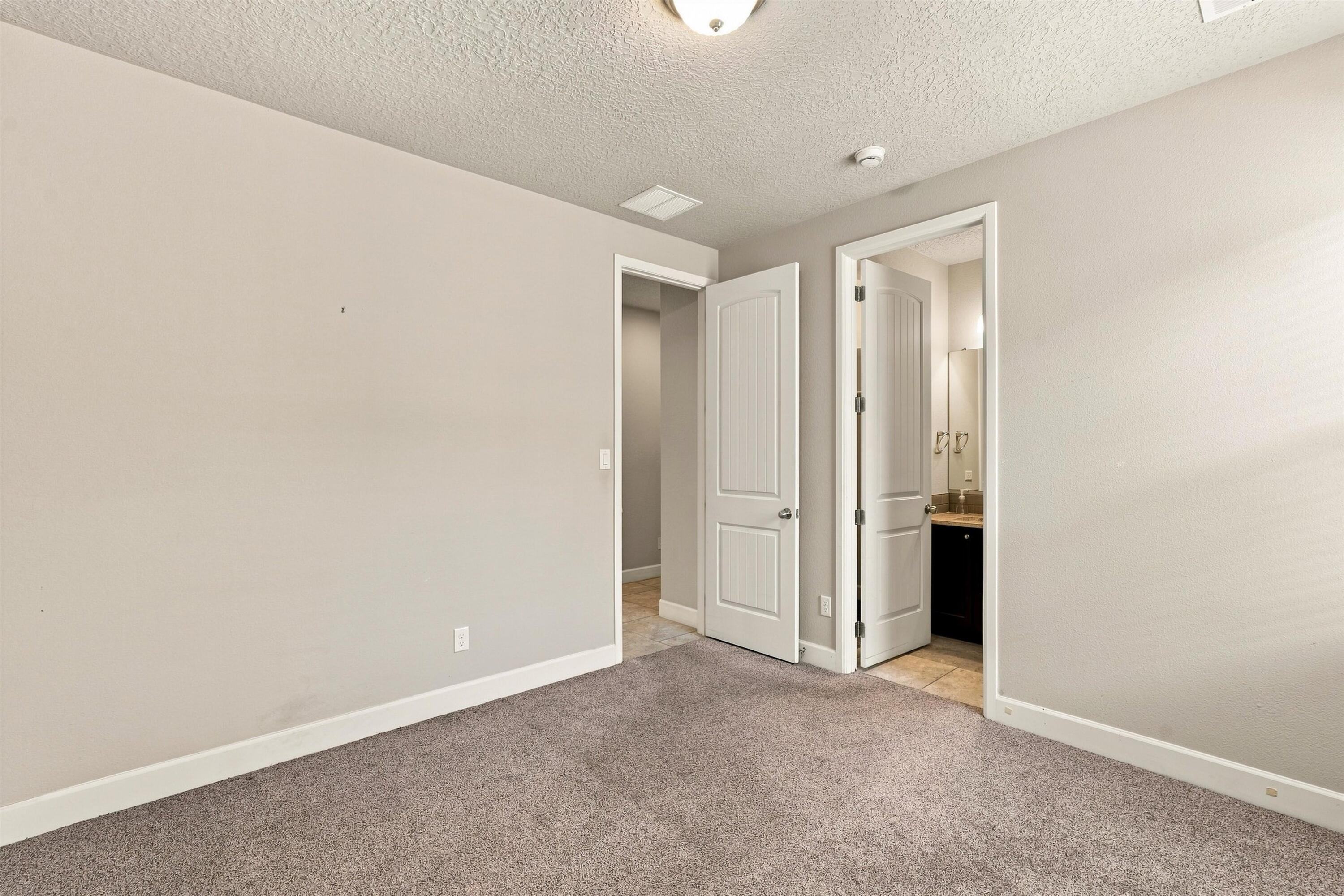 Photo 19 — 1632 Roble Drive SE