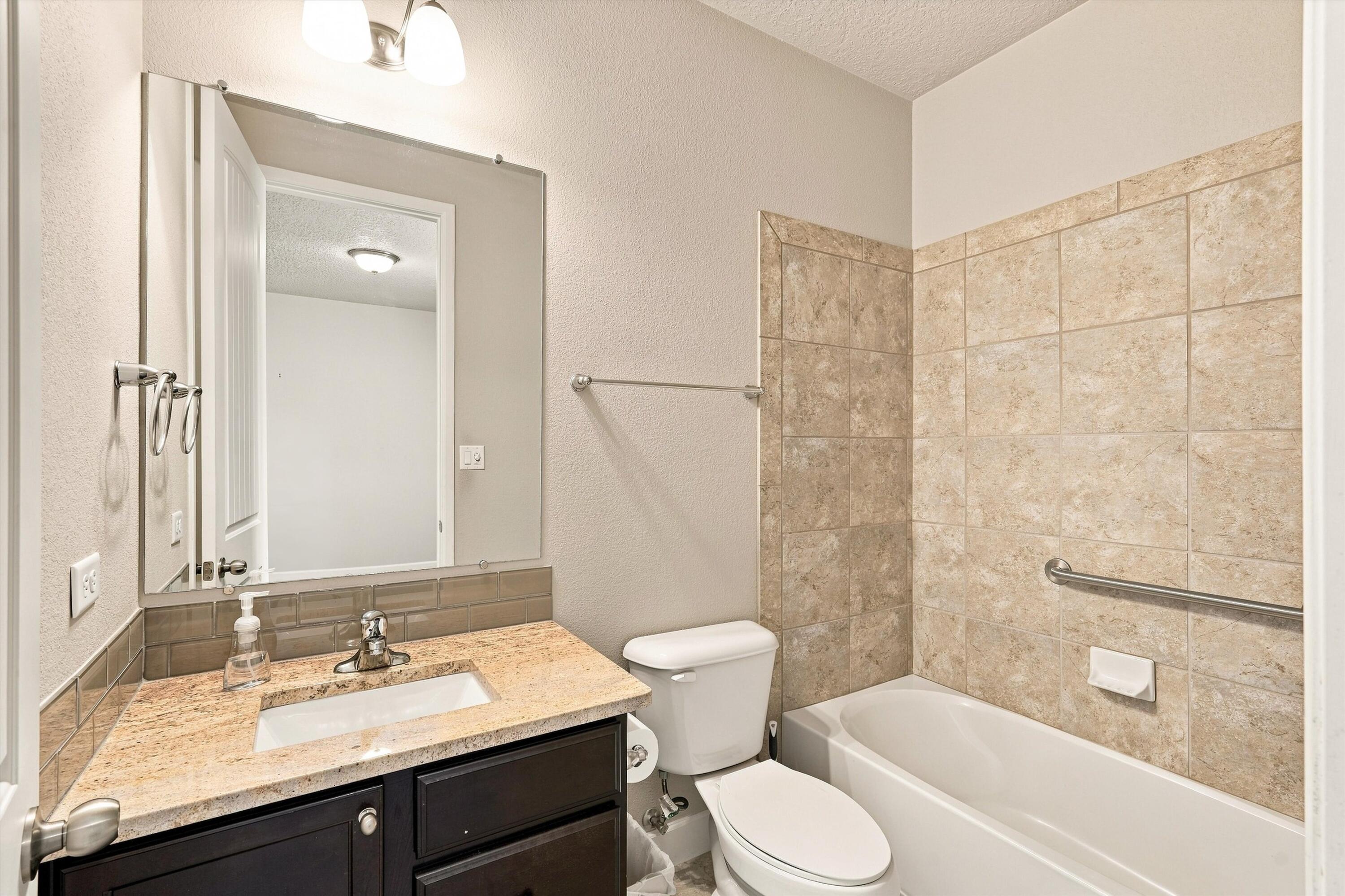 Photo 18 — 1632 Roble Drive SE