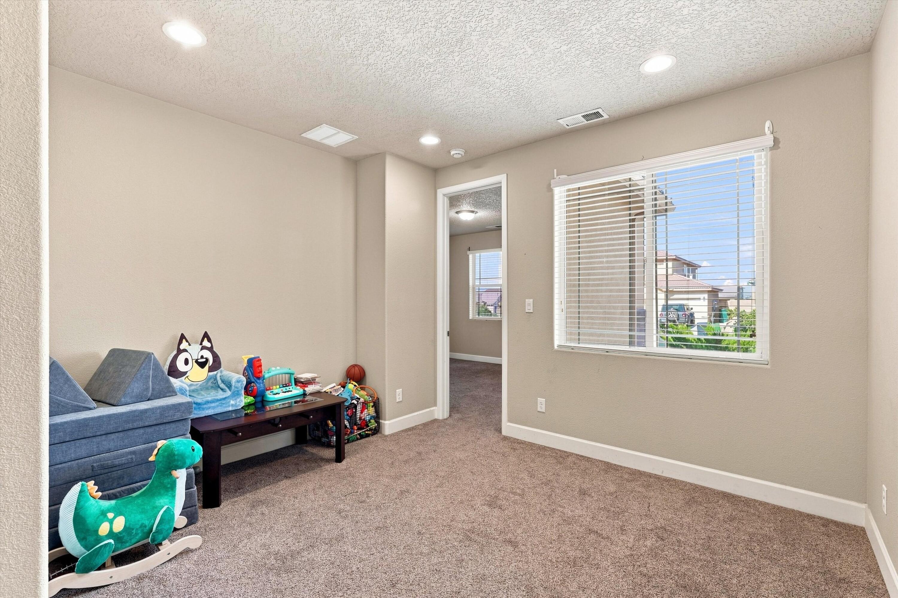 Photo 17 — 1632 Roble Drive SE