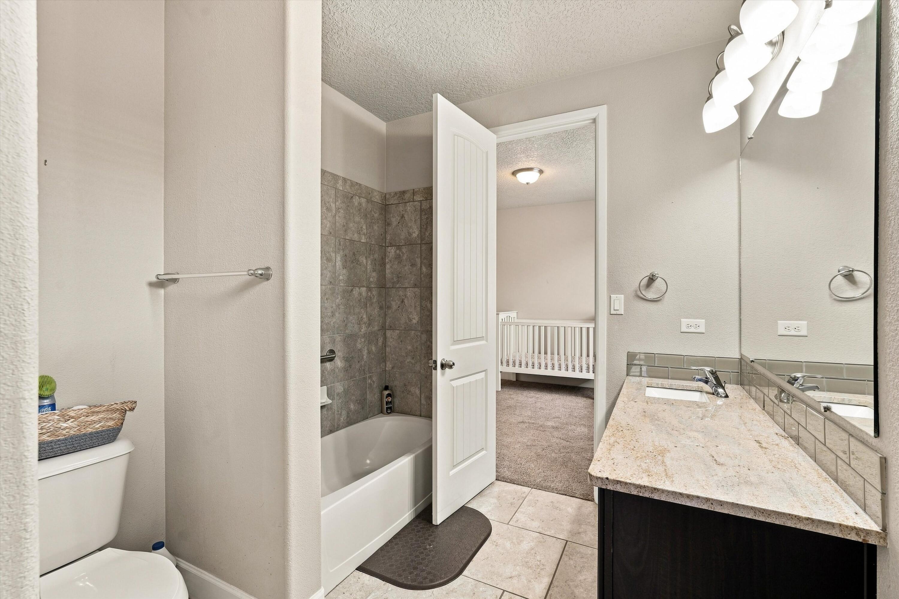 Photo 12 — 1632 Roble Drive SE